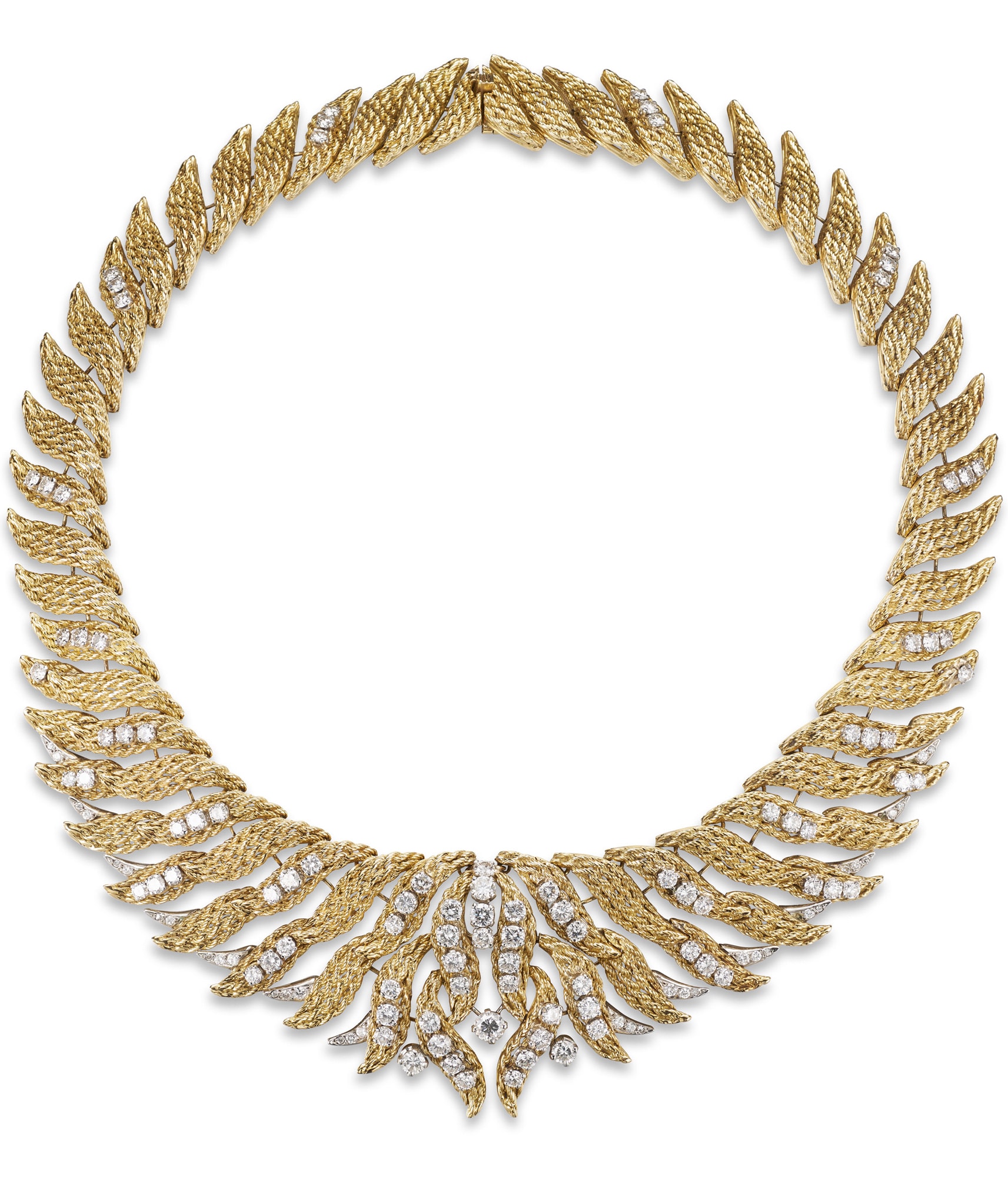 <p><em>Gold and diamond necklace</em></p>
