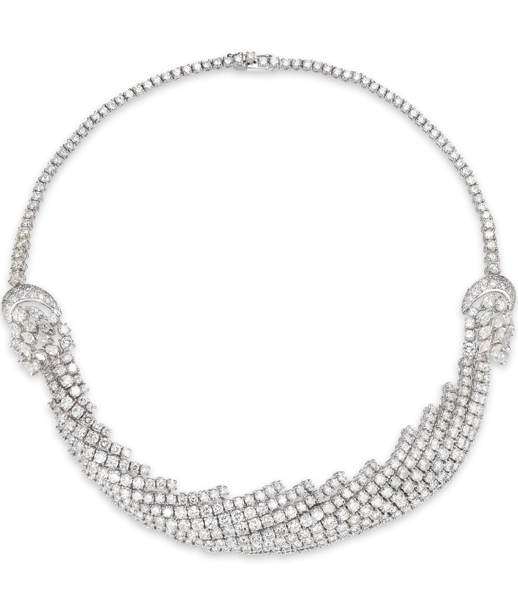 <p><em>Diamond necklace</em></p>
