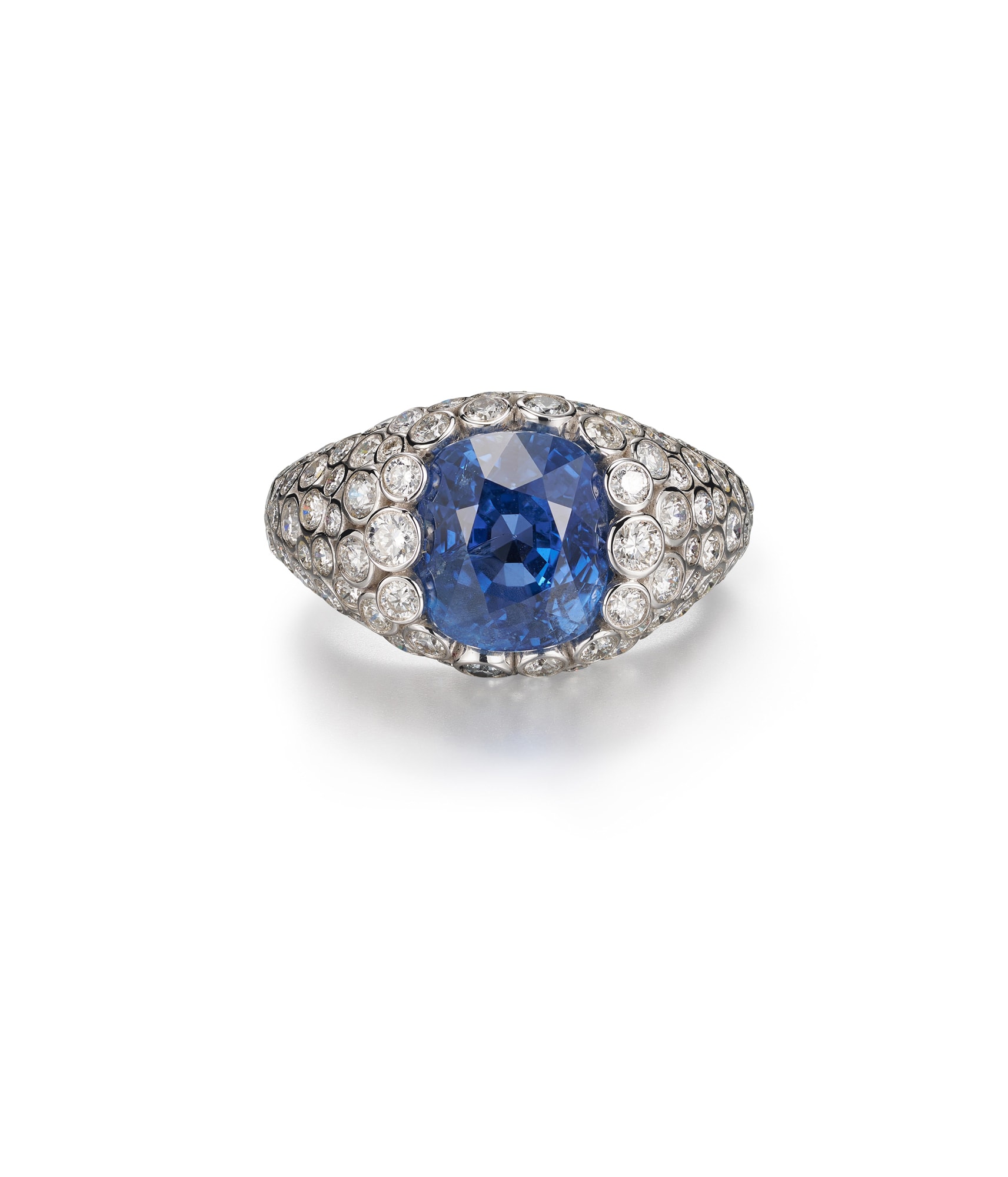 <p><em>Sapphire and diamond ring</em></p>
