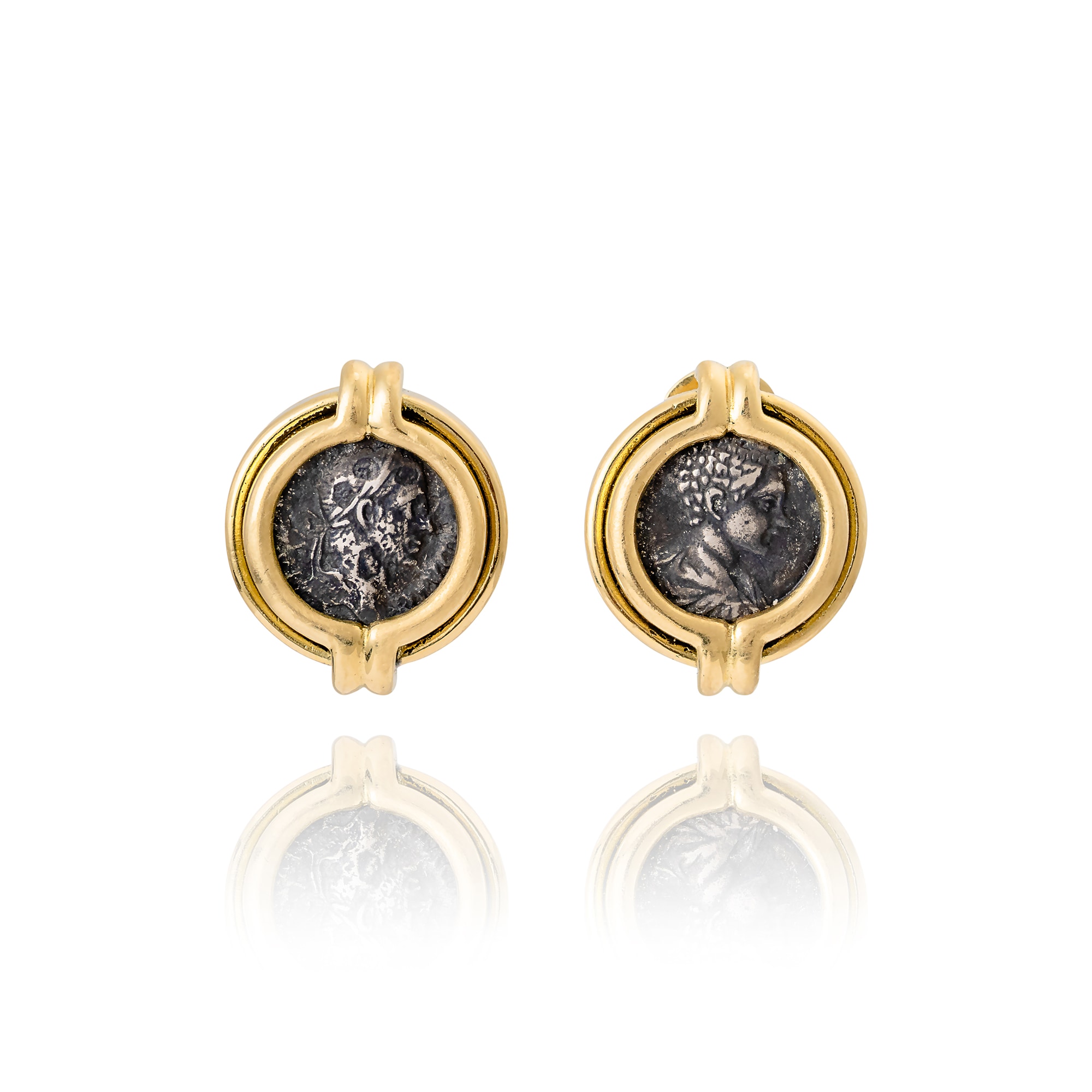 <p><strong>BULGARI</strong>&nbsp;<em>Pair of gold earrings, &#39;Monete&#39;</em></p>
