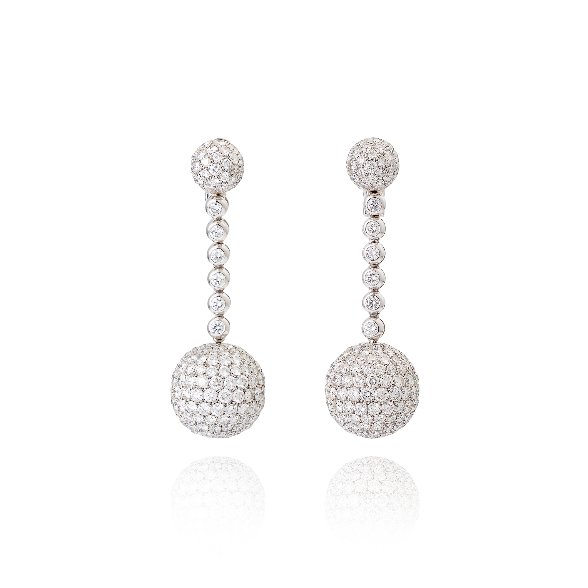 <p><strong>DE GRISOGONO</strong>&nbsp;<em>Pair of diamond earrings, &#39;Boule&#39;</em></p>
