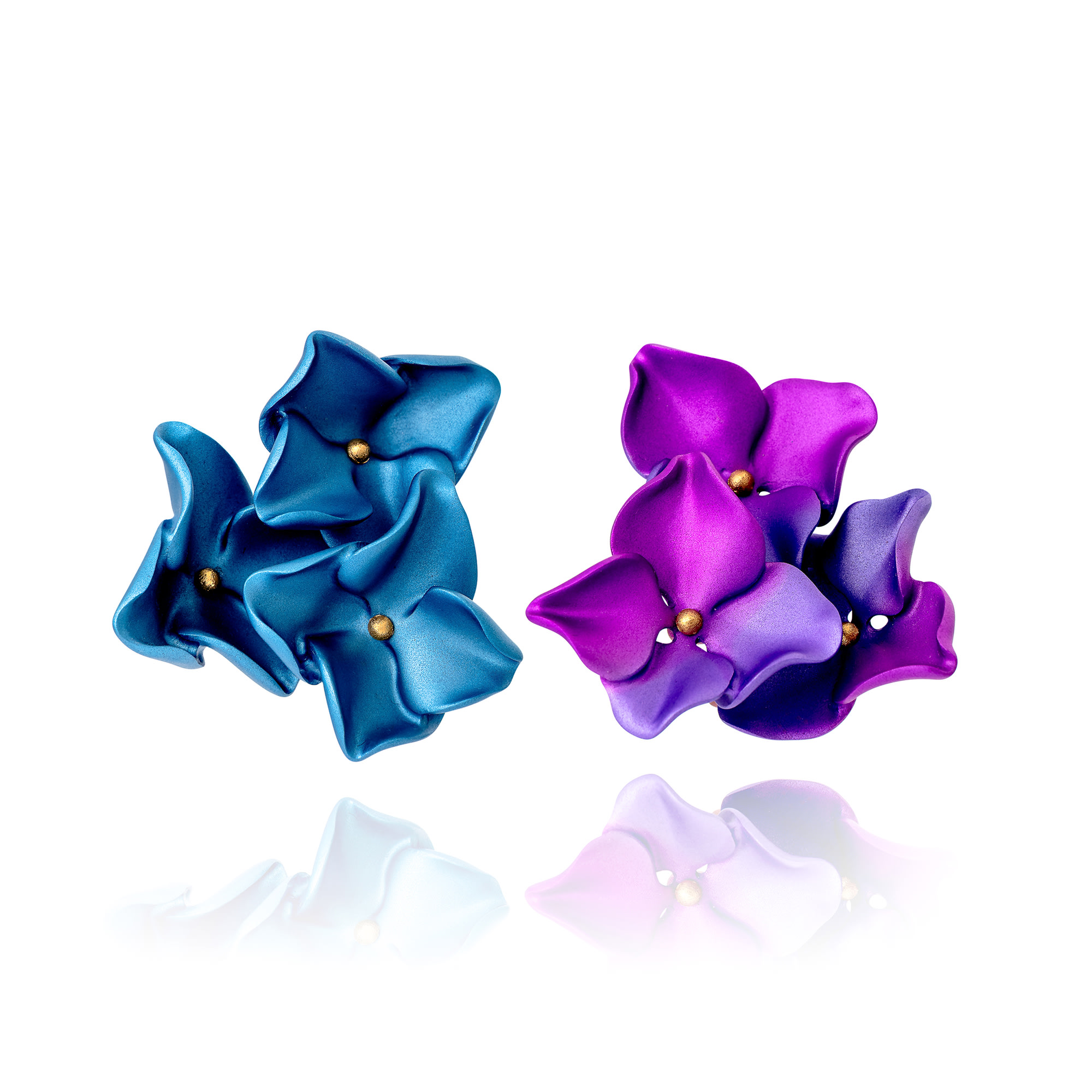 <p><strong>JAR</strong>&nbsp;<em>Pair of aluminium and gold ear clips, &#39;Hydrangea&#39;</em></p>

