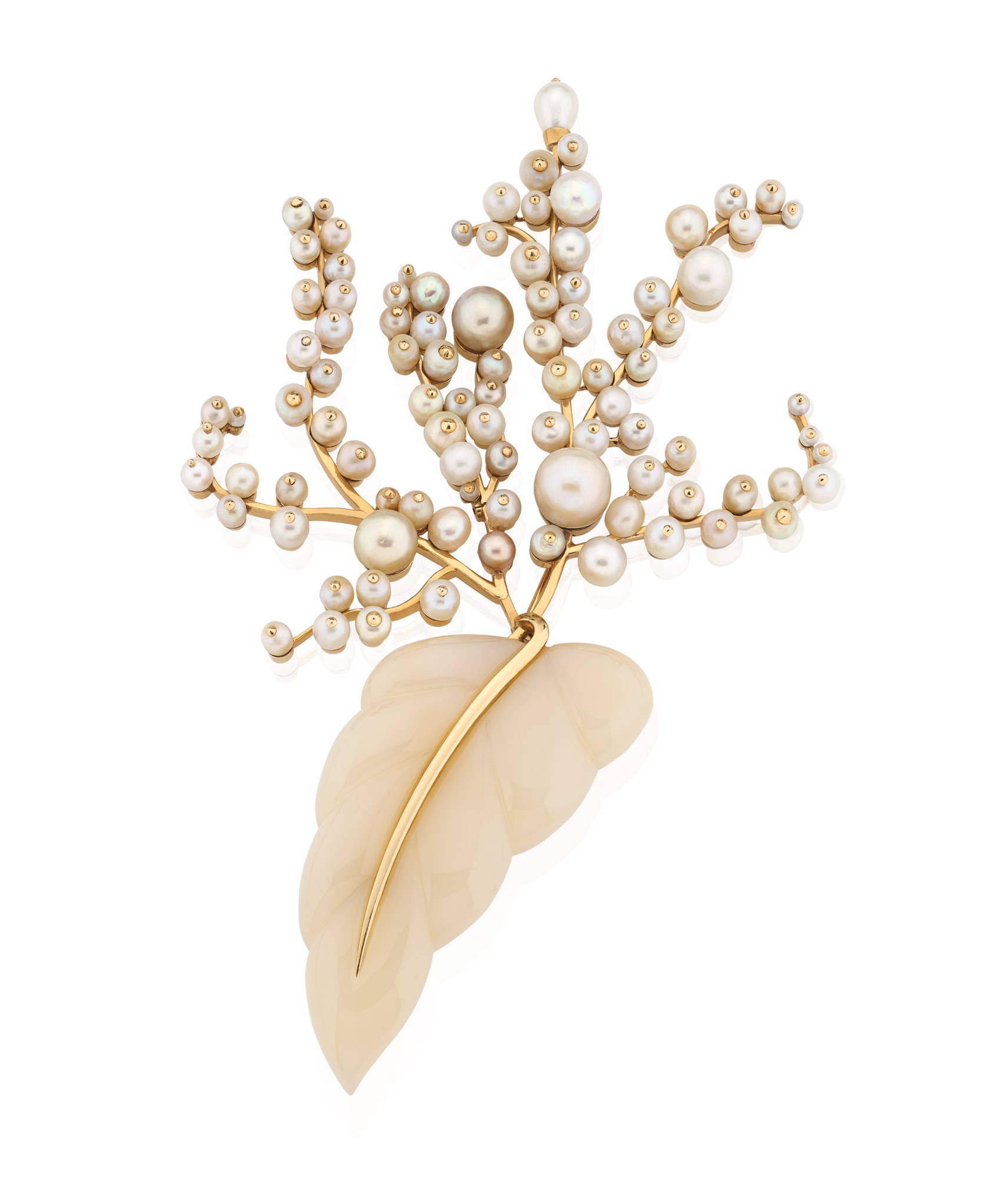 <p><strong>SUZANNE BELPERRON&nbsp;</strong><em>Chalcedony, cultured pearl and natural pearl brooch,&nbsp;</em>circa 1955</p>
