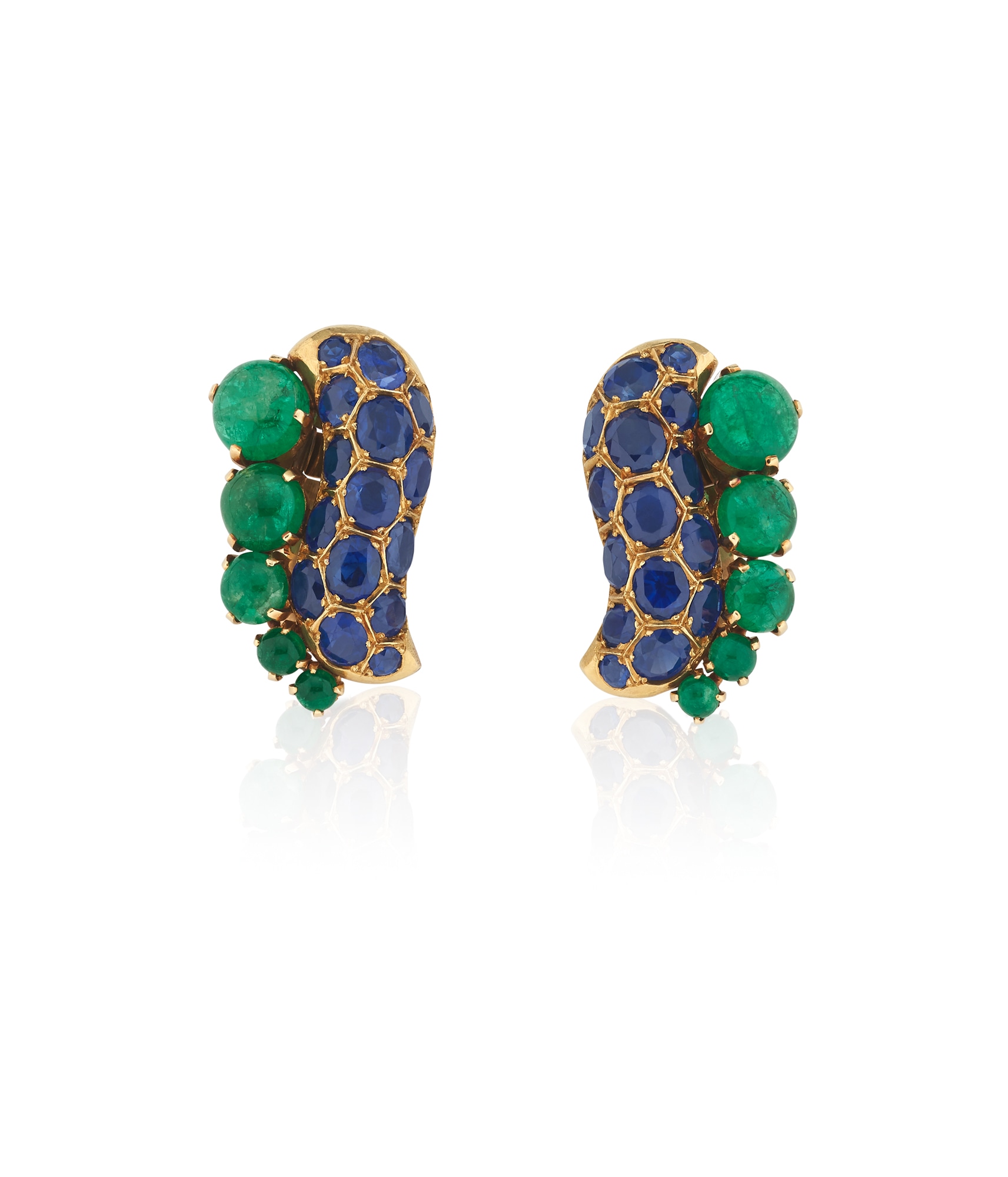 <p><strong>SUZANNE BELPERRON&nbsp;</strong><em>Pair of sapphire and emerald clips</em></p>
