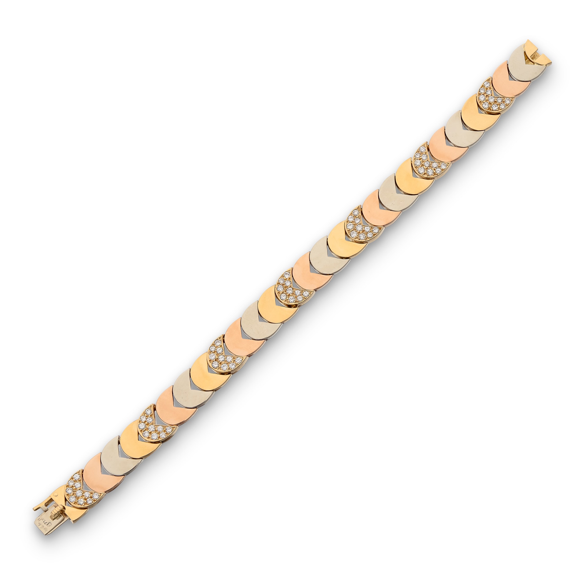 <p><strong>VAN CLEEF &amp; ARPELS</strong>&nbsp;<em>Gold and diamond bracelet</em></p>
