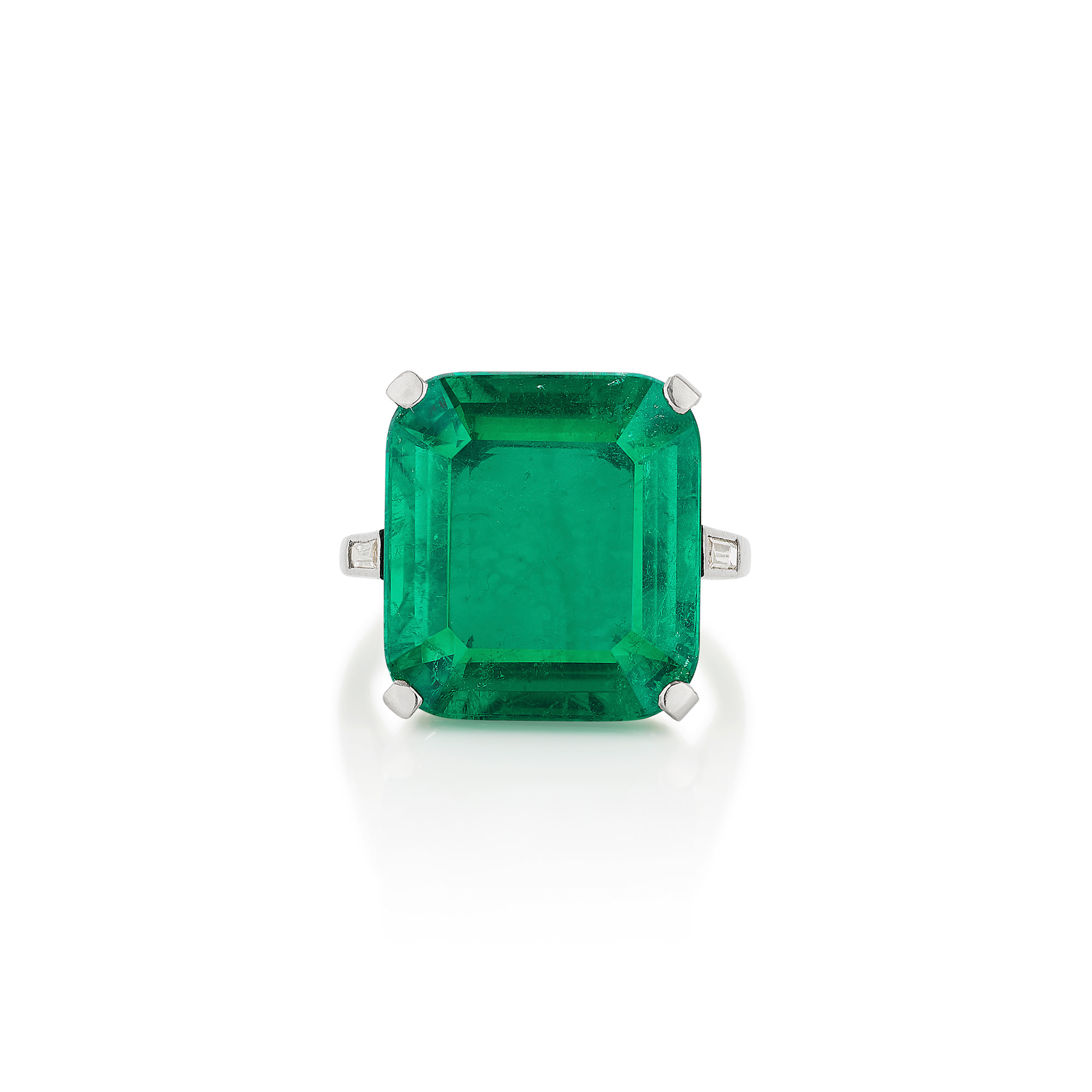 <p><strong>CARTIER</strong>&nbsp;<em>Very Fine Emerald weighing 14.65 carats, Colombian origin, minor oil</em></p>
