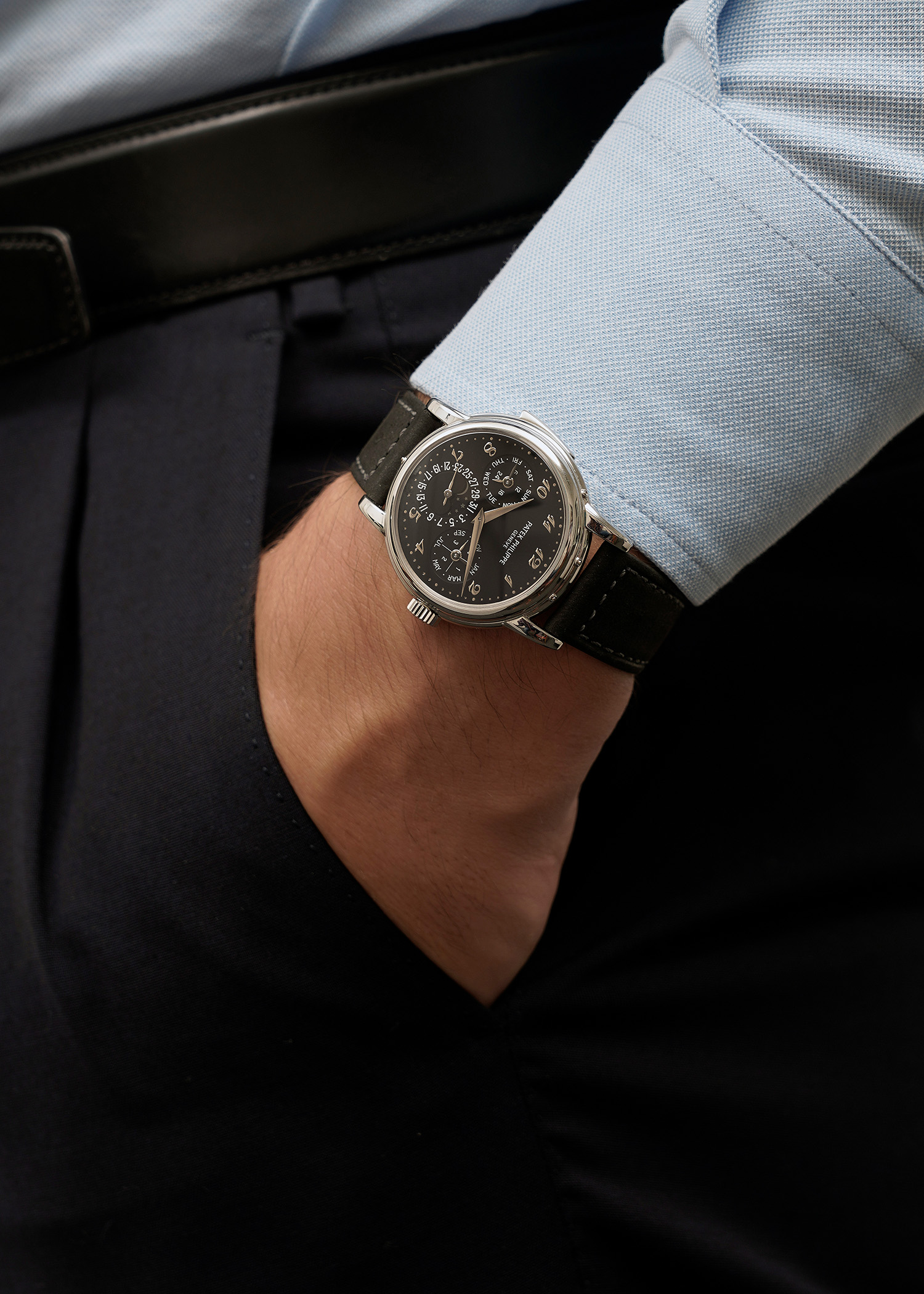 未使用　Patek Philippe ブラック レザーストラップ Patek Philippe 2023 pre-owned Calatrava 39mm | Black | FARFETCH