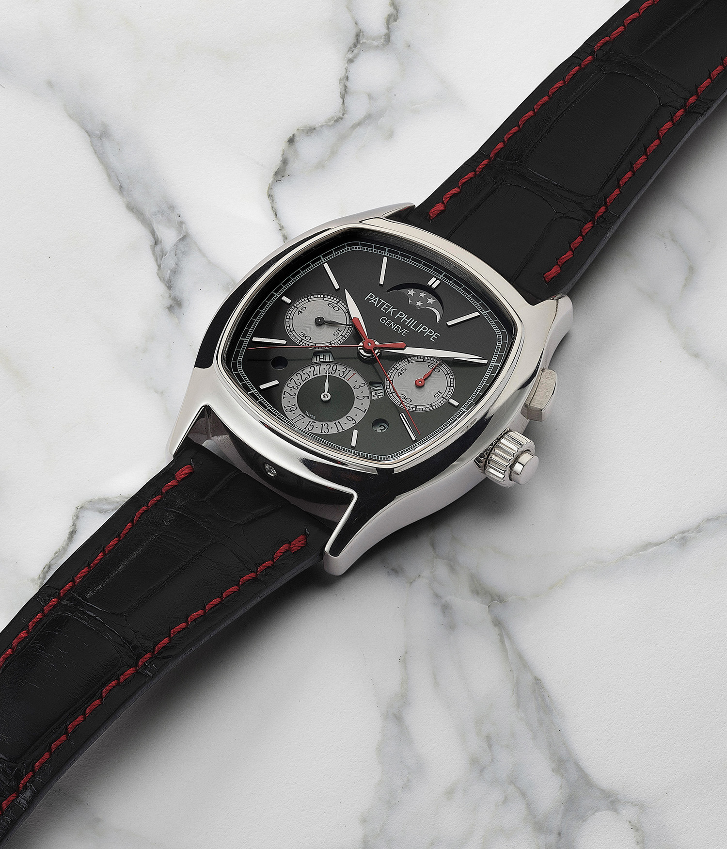 未使用　Patek Philippe ブラック レザーストラップ Patek Philippe 2023 pre-owned Calatrava 39mm | Black | FARFETCH