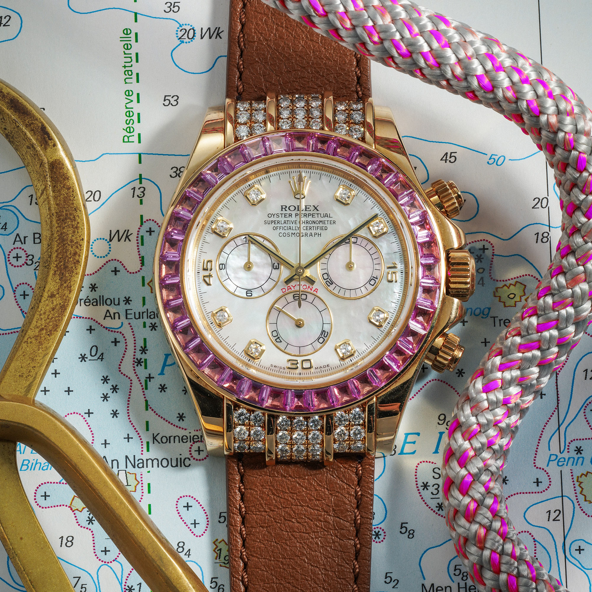 <p><strong>ROLEX</strong>&nbsp;<em>Cosmograph Daytona Ref. 116598 SARO in yellow gold</em></p>
