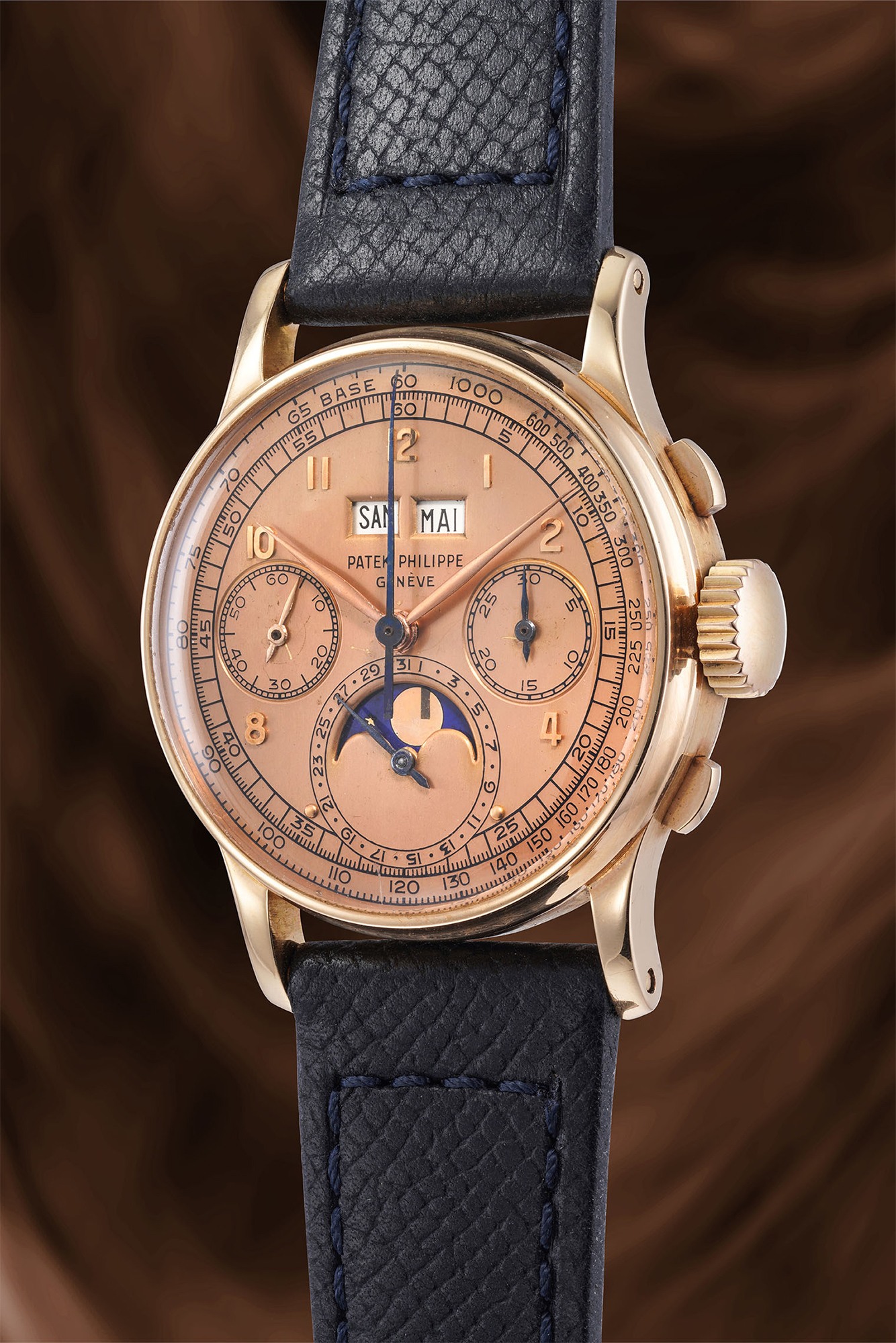 <p><strong>PATEK PHILIPPE </strong><em>Ref. 1518 &quot;Pink on Pink&quot; </em></p>
