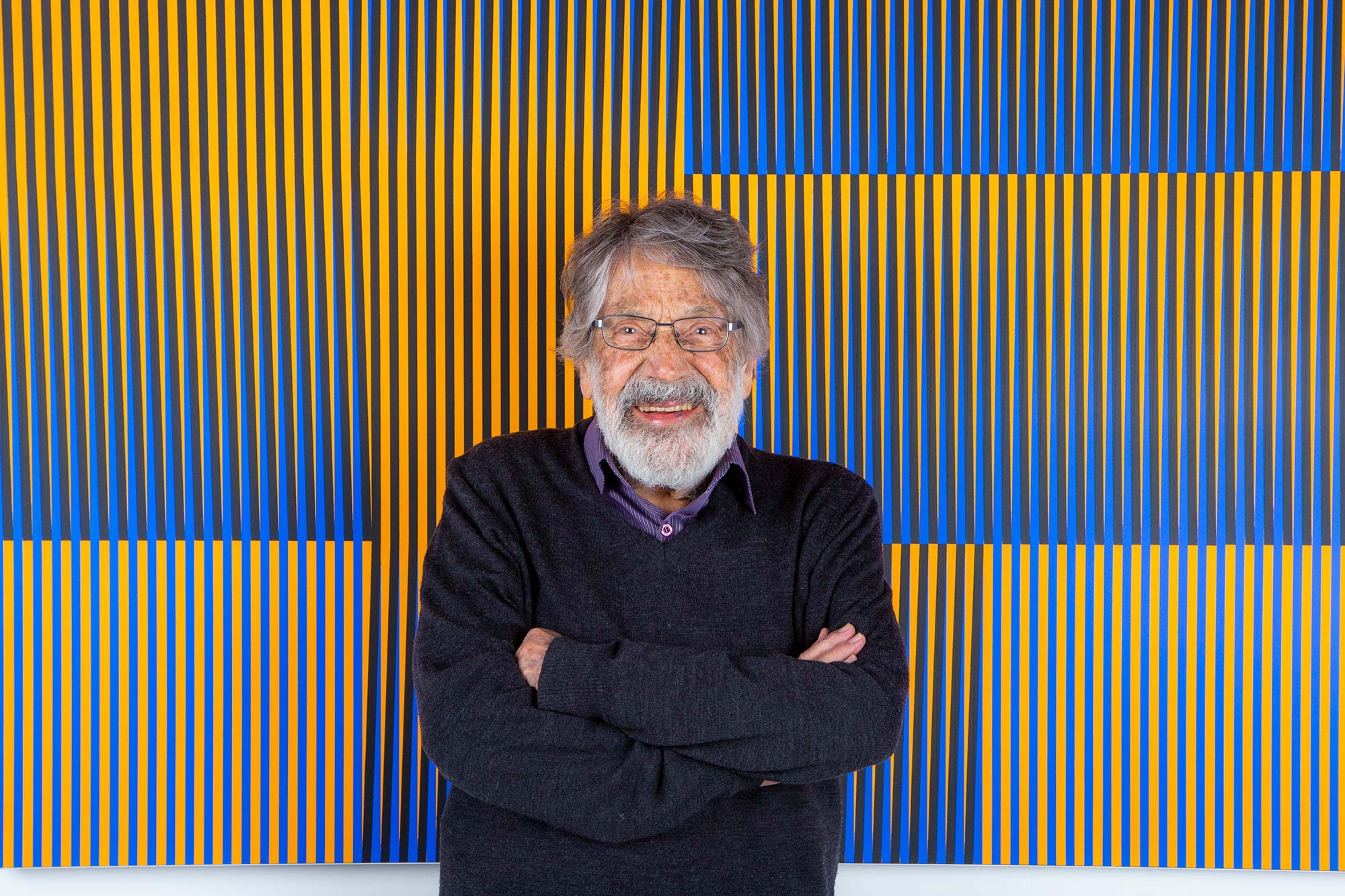 Carlos Cruz-Diez in Paris 2018, in front of Induction du rose 206, 2016&nbsp; &#169; Photo: Lisa Preud'homme / Atelier Cruz-Diez Paris, (c) Adagp, Paris 2018