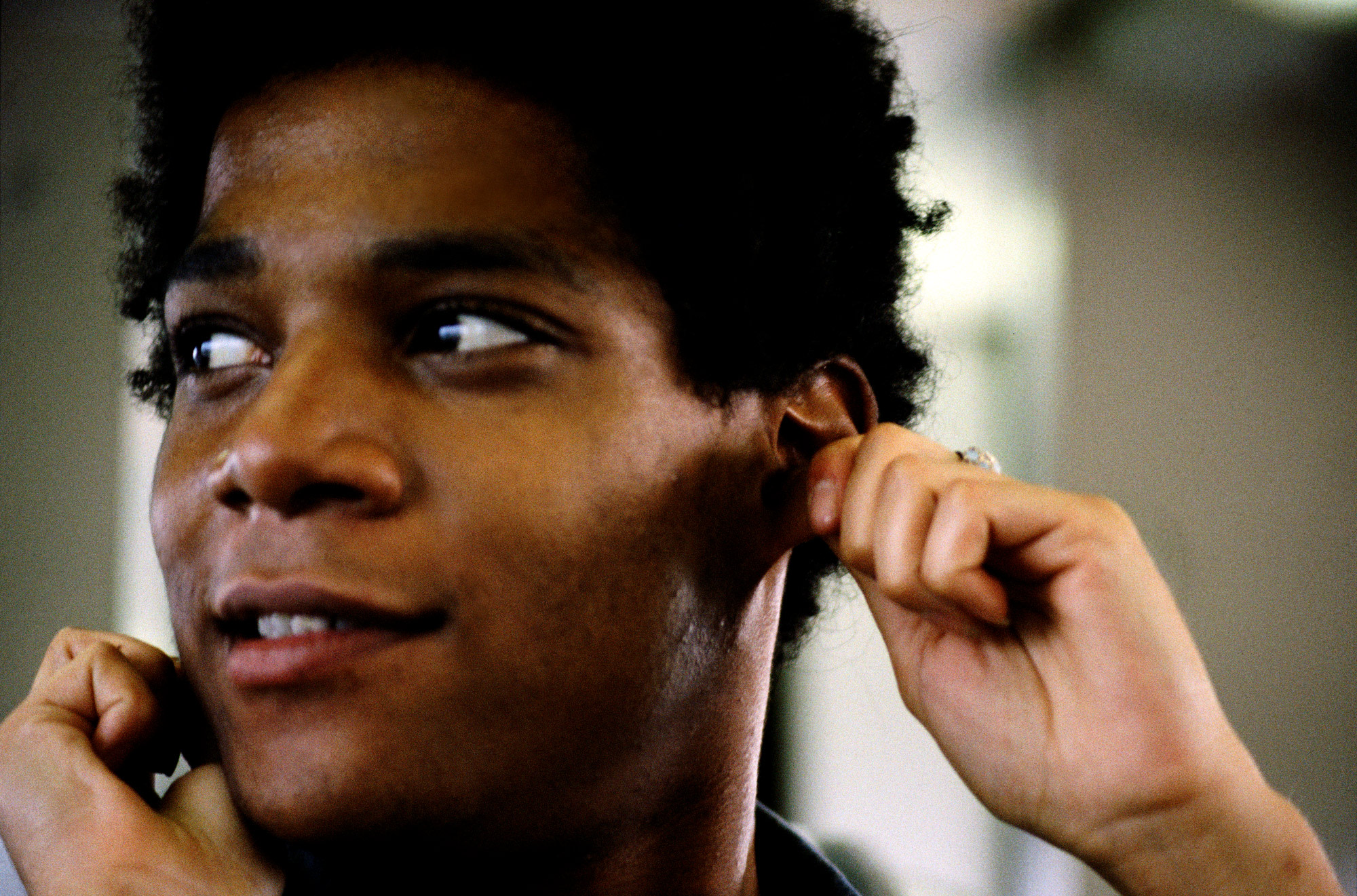 <p><strong>LEE JAFFE</strong>&nbsp;<em>Basquiat on the Bullet Train in Japan (detail)</em>, photographed in 1983 and printed in 2022</p>
