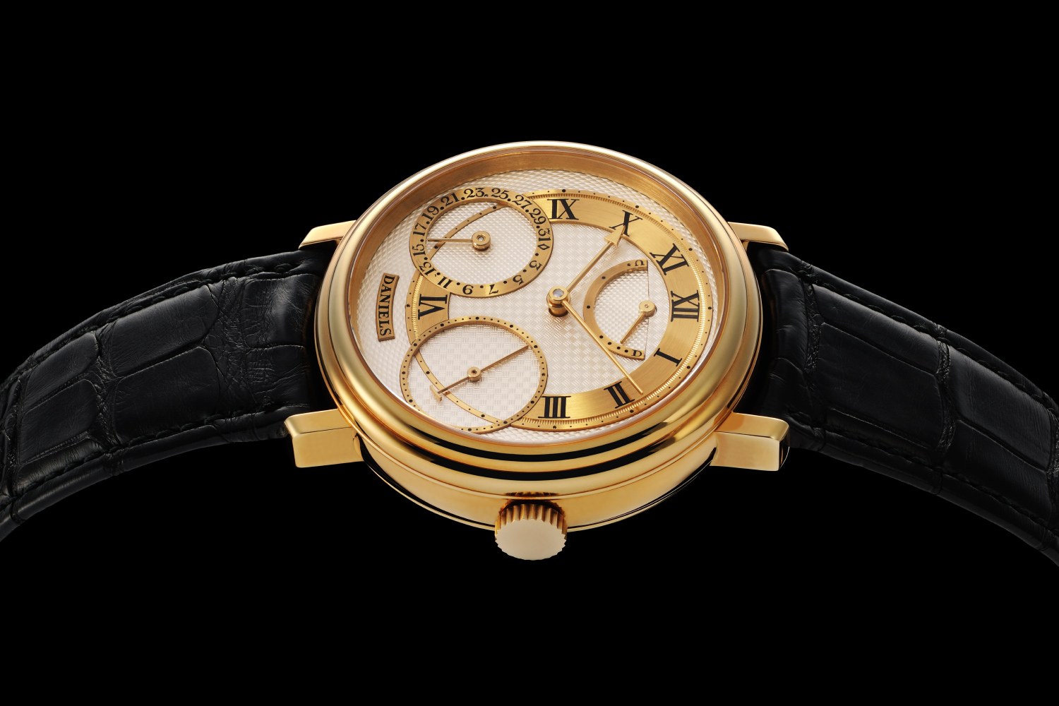 <p><strong>GEORGE DANIELS </strong>Daniels Anniversary Yellow Gold Special Piece &copy; Guy Lucas de Peslouan</p>
