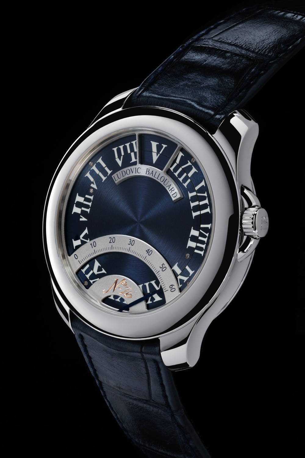 <p><strong>LUDOVIC BALLOUARD</strong> Half Time Platino Dial Nero &copy; Guy Lucas de Peslouan</p>
