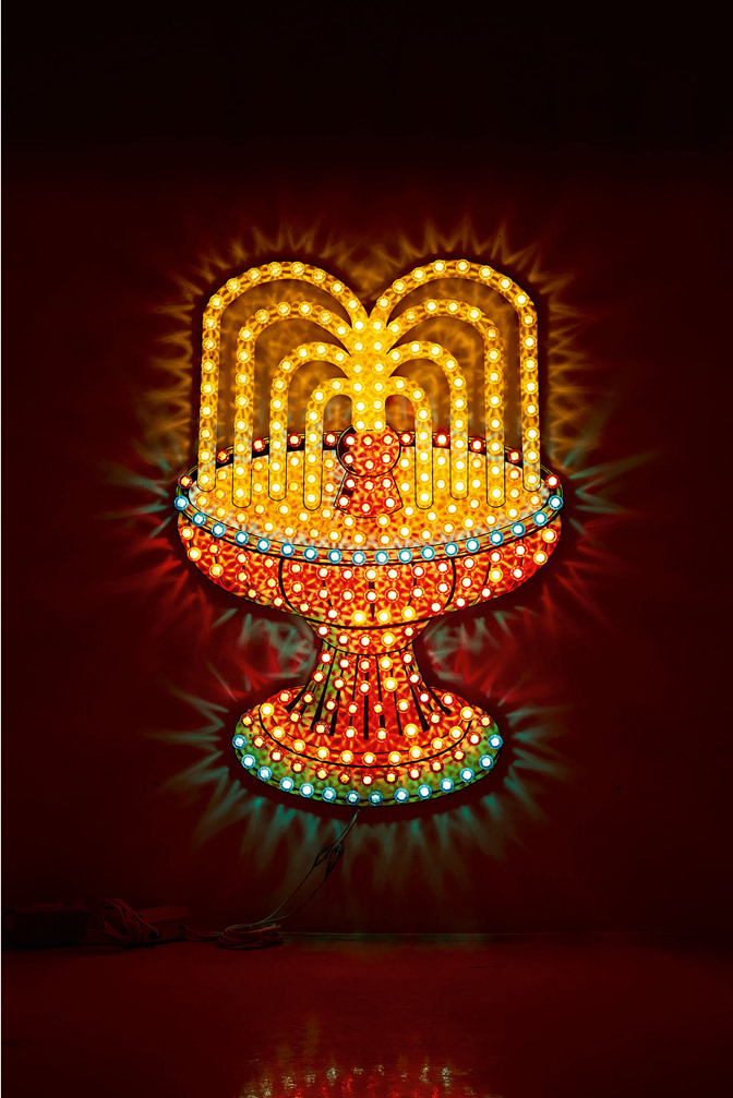 <p><strong>TIM NOBLE AND SUE WEBSTER</strong>&nbsp;<em>Golden Showers</em>, 2000&nbsp;</p>
