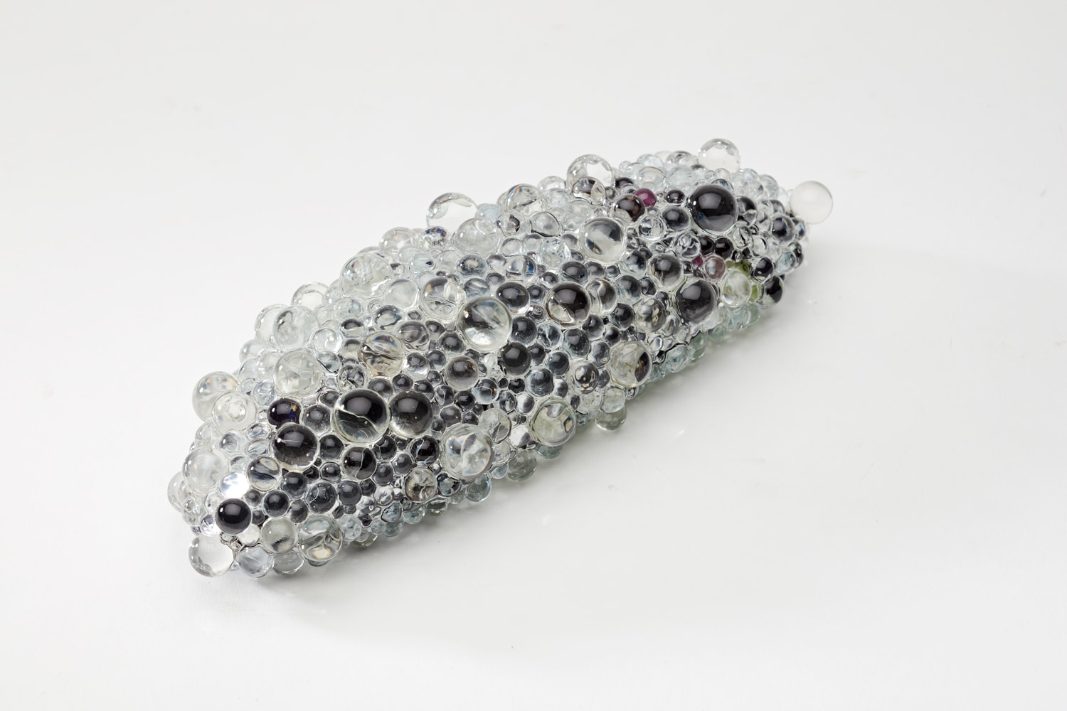 <p><strong>KOHEI NAWA&nbsp;</strong><em>PixCell-Toy-Egg Plant</em>, 2006</p>
