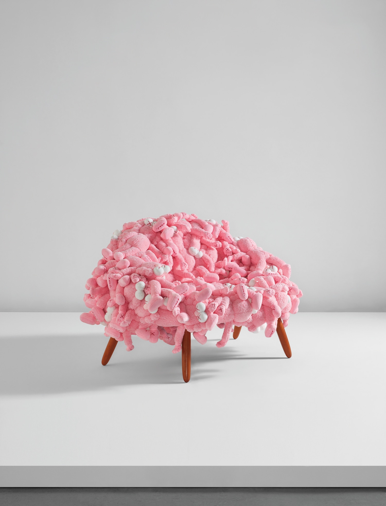 <p><strong>KAWS AND ESTUDIO CAMPANA&nbsp;</strong><em>BFF PINK CHAIR</em>, 2018</p>
