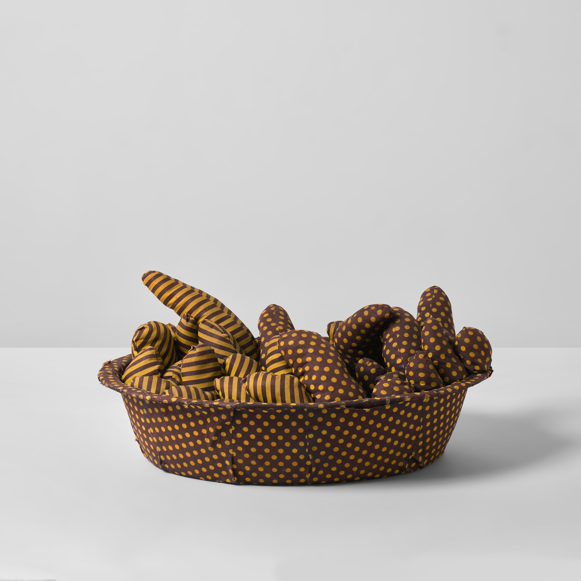 <p><strong>YAYOI KUSAMA<em> </em></strong><em>Untitled, </em>1965&nbsp;</p>
