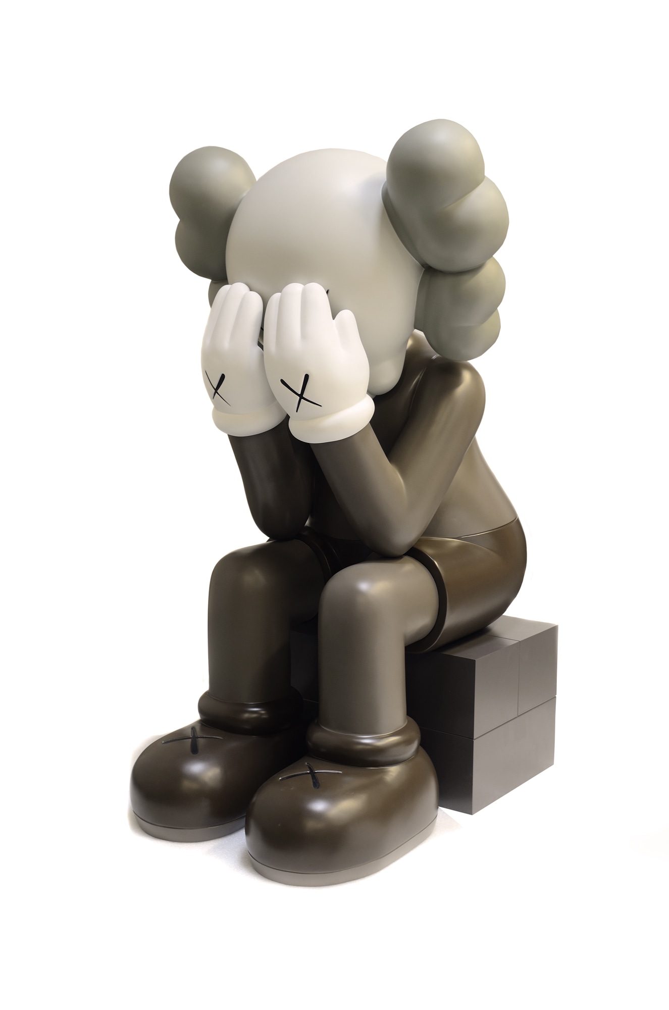 <p><strong>KAWS </strong><em>COMPANION (PASSING THROUGH)</em>, 2011</p>