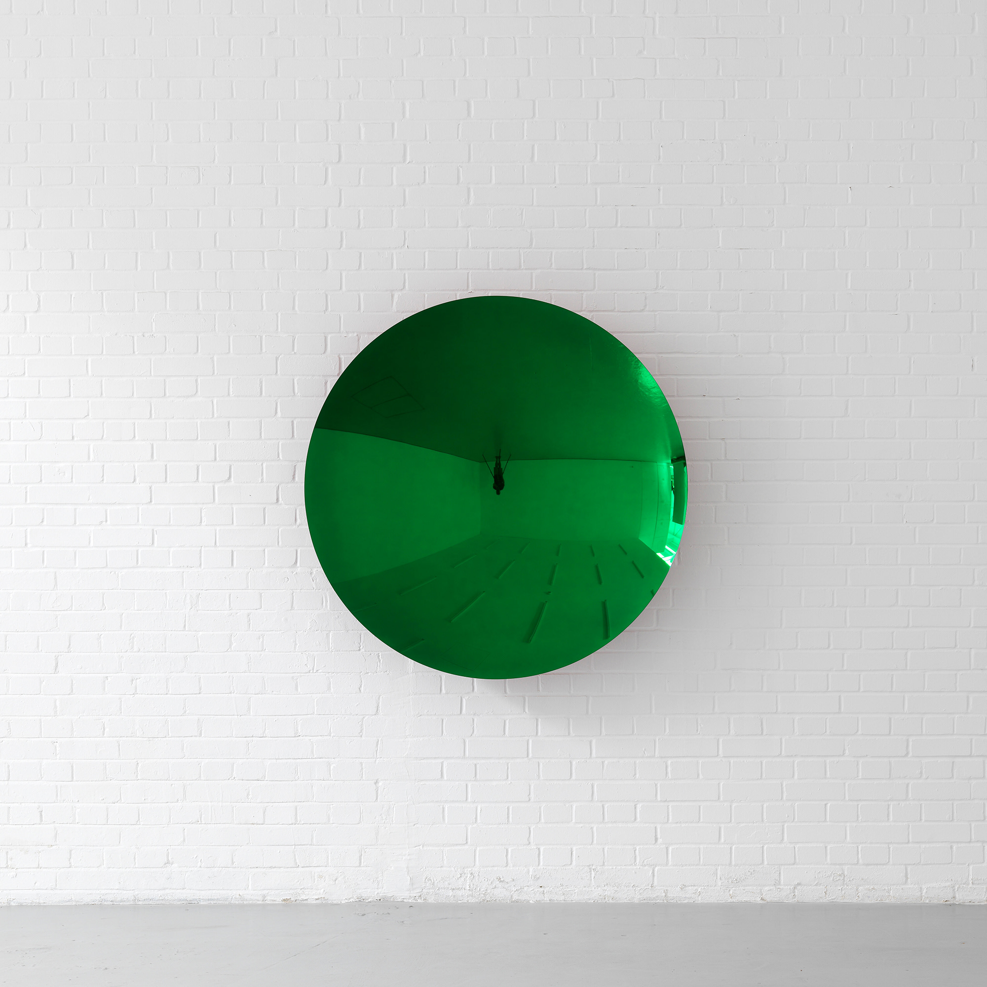 <p><strong>ANISH KAPOOR</strong> <em>Untitled (Organic Green / Apple Red)</em>, 2015</p>
