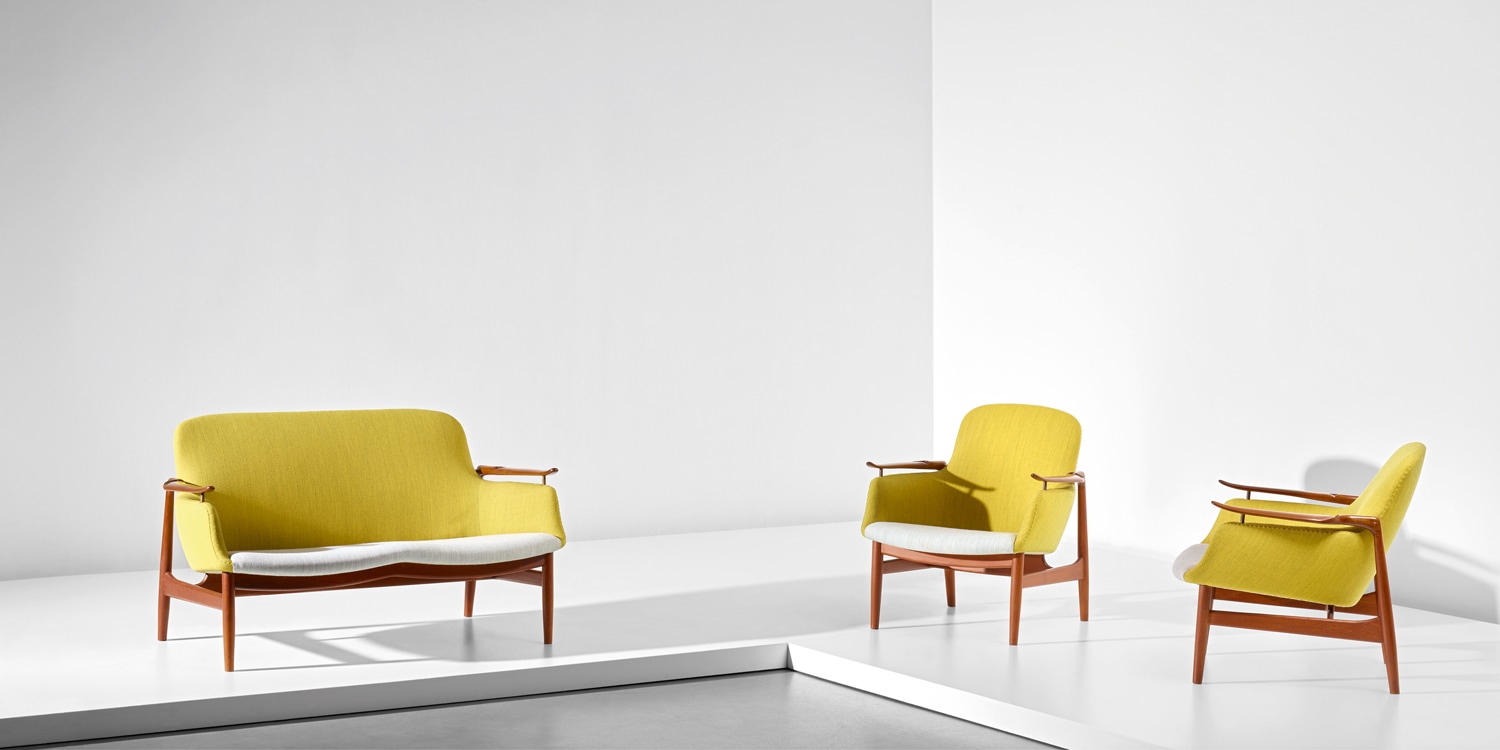 <p><strong>FINN JUHL</strong><em> Pair of easy chairs, model no. FJ 53</em></p>