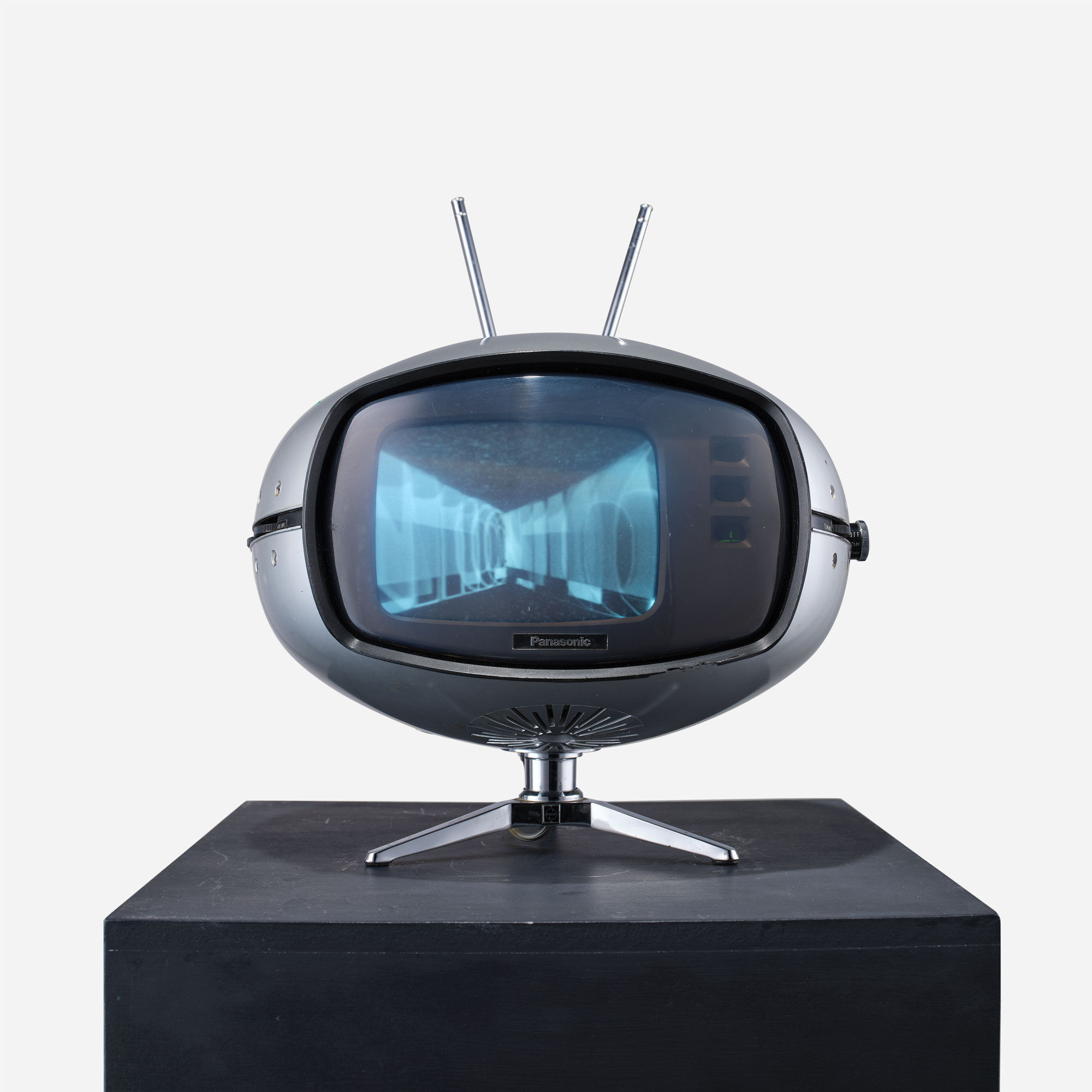 <p><strong>NAM JUNE PAIK</strong> <em>Veba #5</em>, 1997</p>