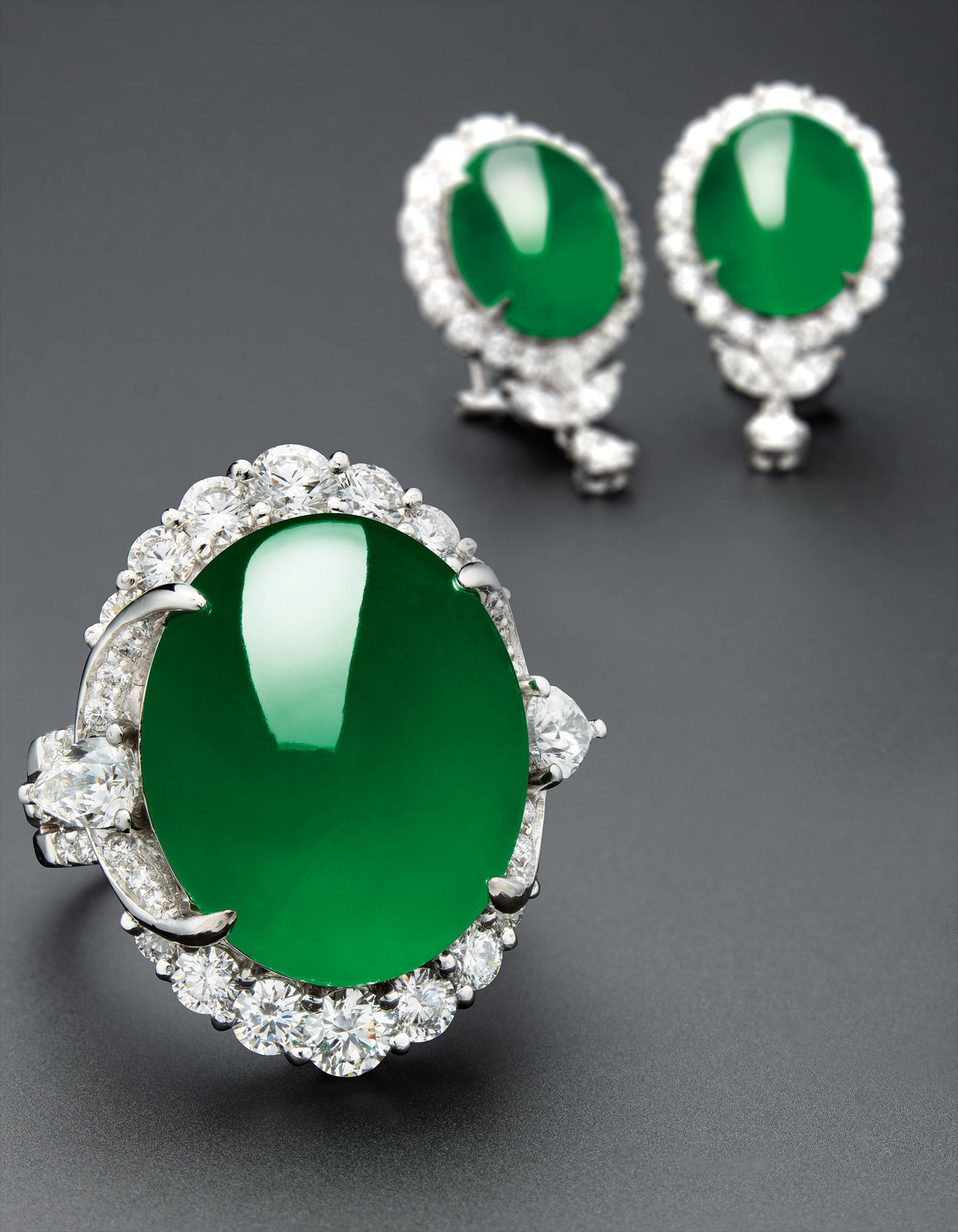 A Very Fine Jadeite Cabochon Ring and Pair of Matching Earrings