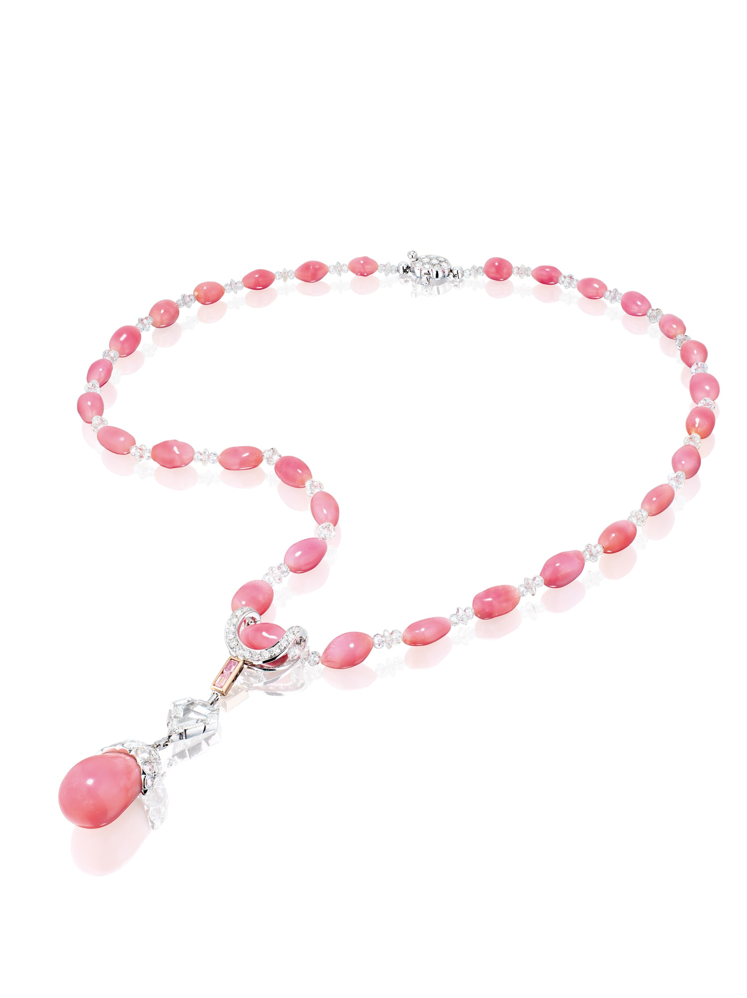 <p><strong>KAREN SUEN</strong>&nbsp;An Elegant Conch Pearl, Pink Diamond and Diamond Necklace</p>
