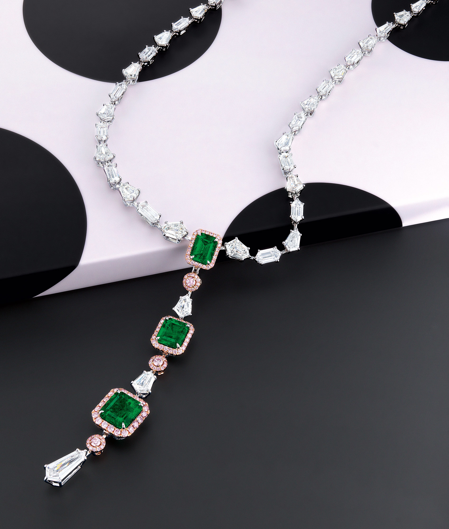 <p>A Muzo Emerald, Argyle Pink Diamond and Diamond Necklace</p>