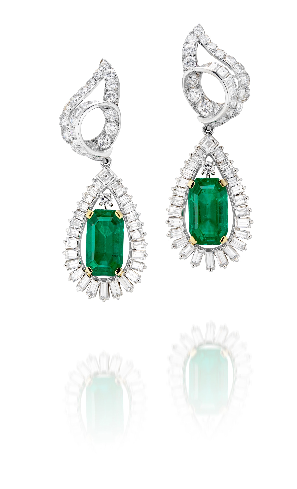 <p><strong>CARTIER</strong>, A Pair of 6.48 and 6.47 carats Emerald and Diamond Earrings, Circa 1960s</p>
