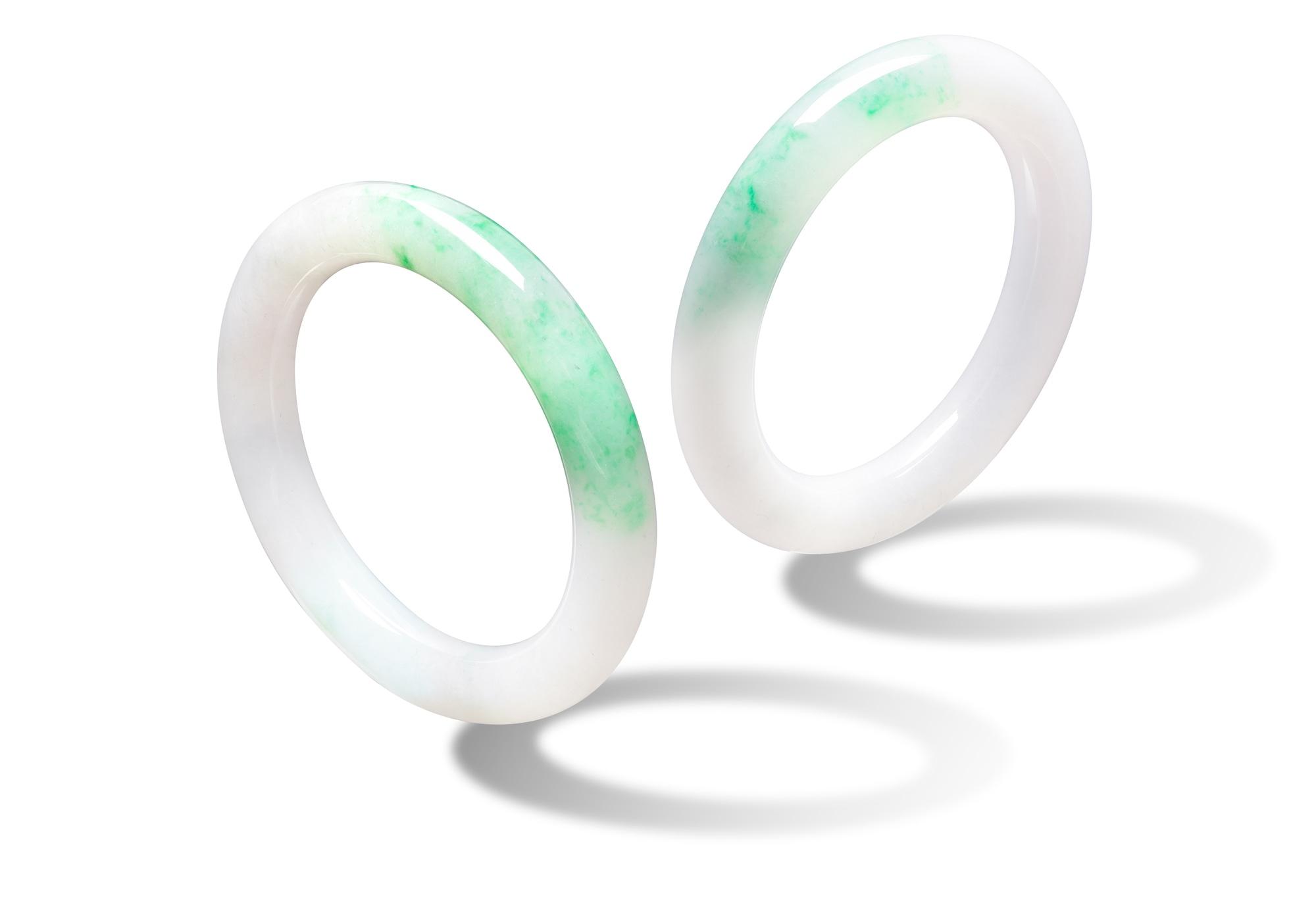 <p>Pair of Pale Lavender Jadeite Bangles</p>
