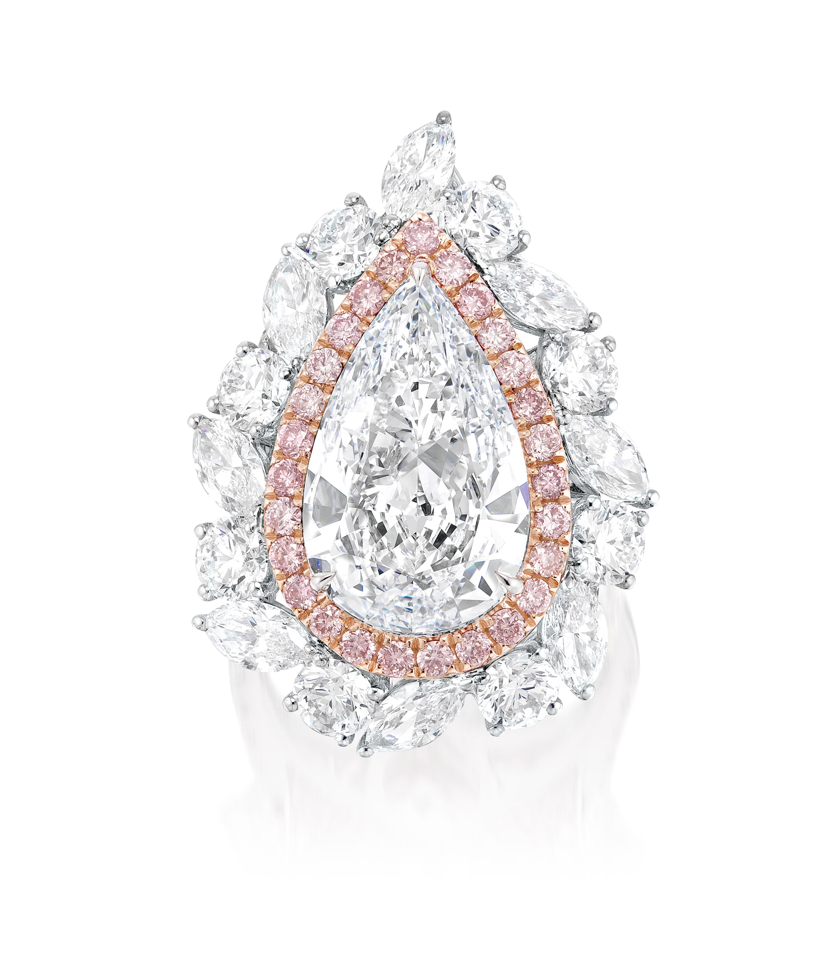 <p>A 5.51 carat D/IF Type IIa Diamond and Coloured Diamond Ring</p>
