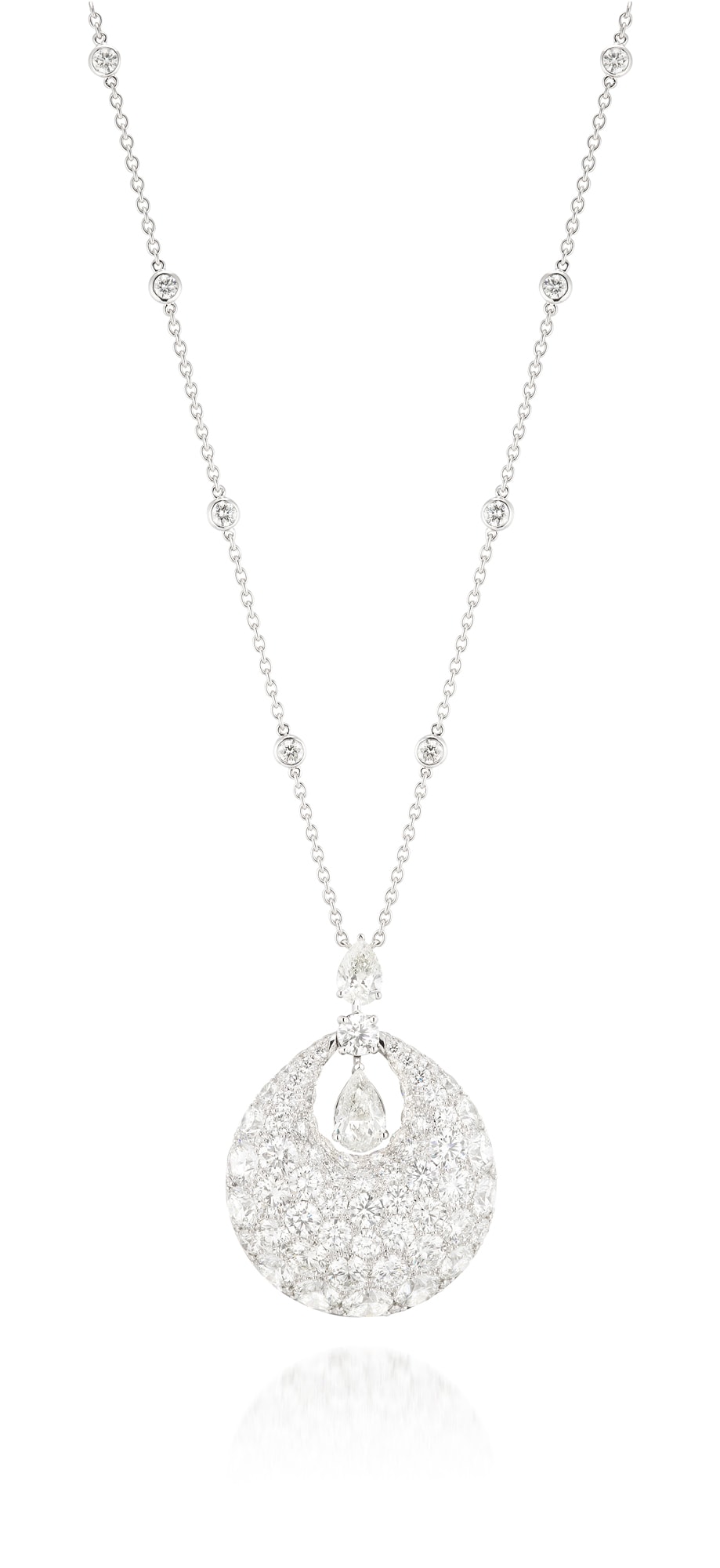 <p><strong>GRAFF</strong>, A Diamond Pendent Necklace</p>
