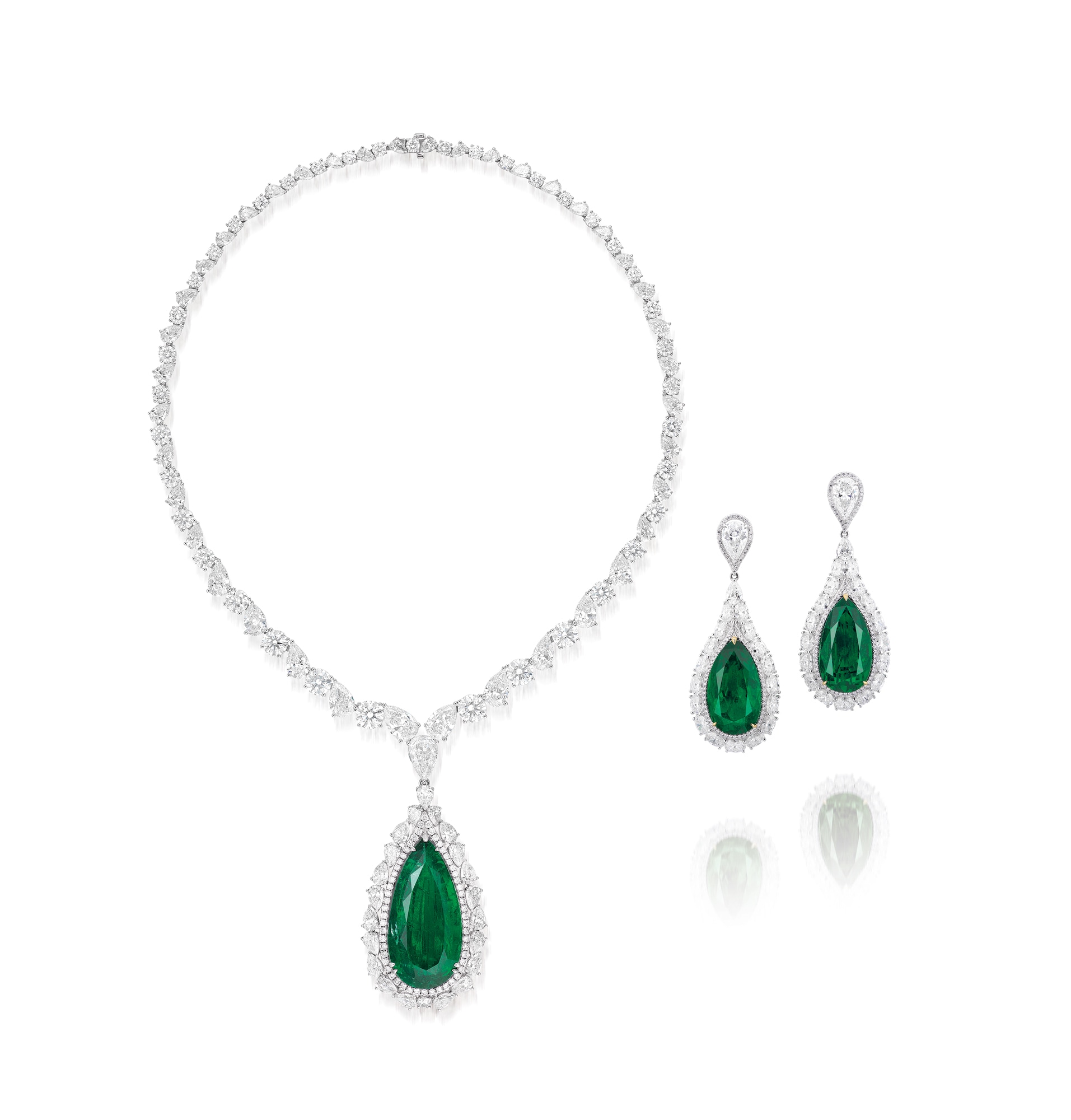 <p>An Emerald and Diamond Necklace and Earrings Set</p>