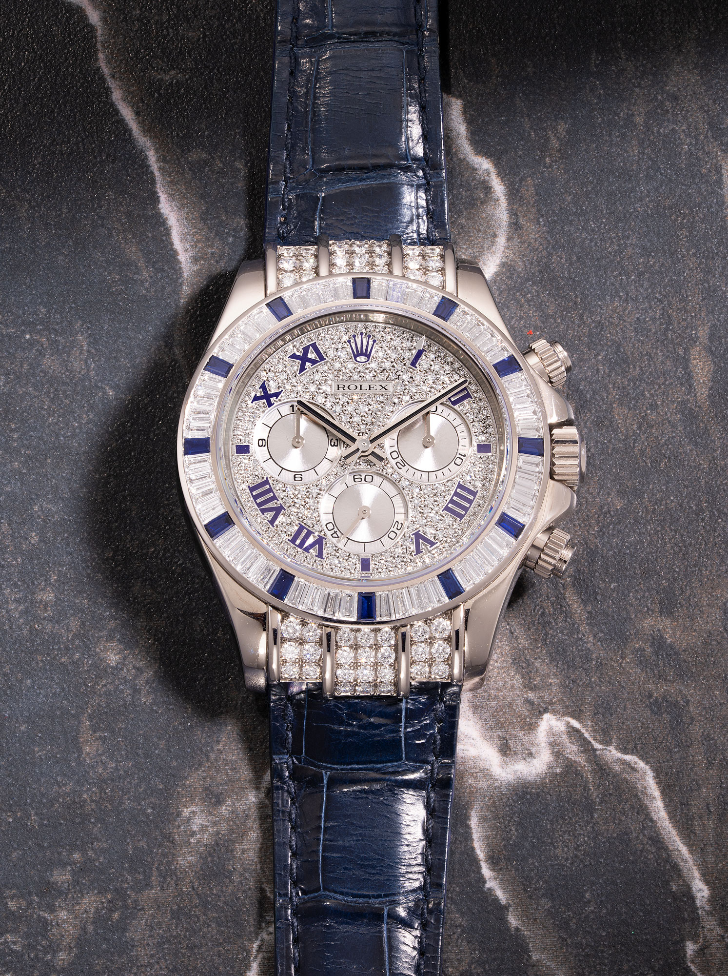 <p><strong>ROLEX</strong>&nbsp;<em>Cosmograph Daytona Ref. 11659912SA, in white gold</em>, HK$400,000-600,000</p>
