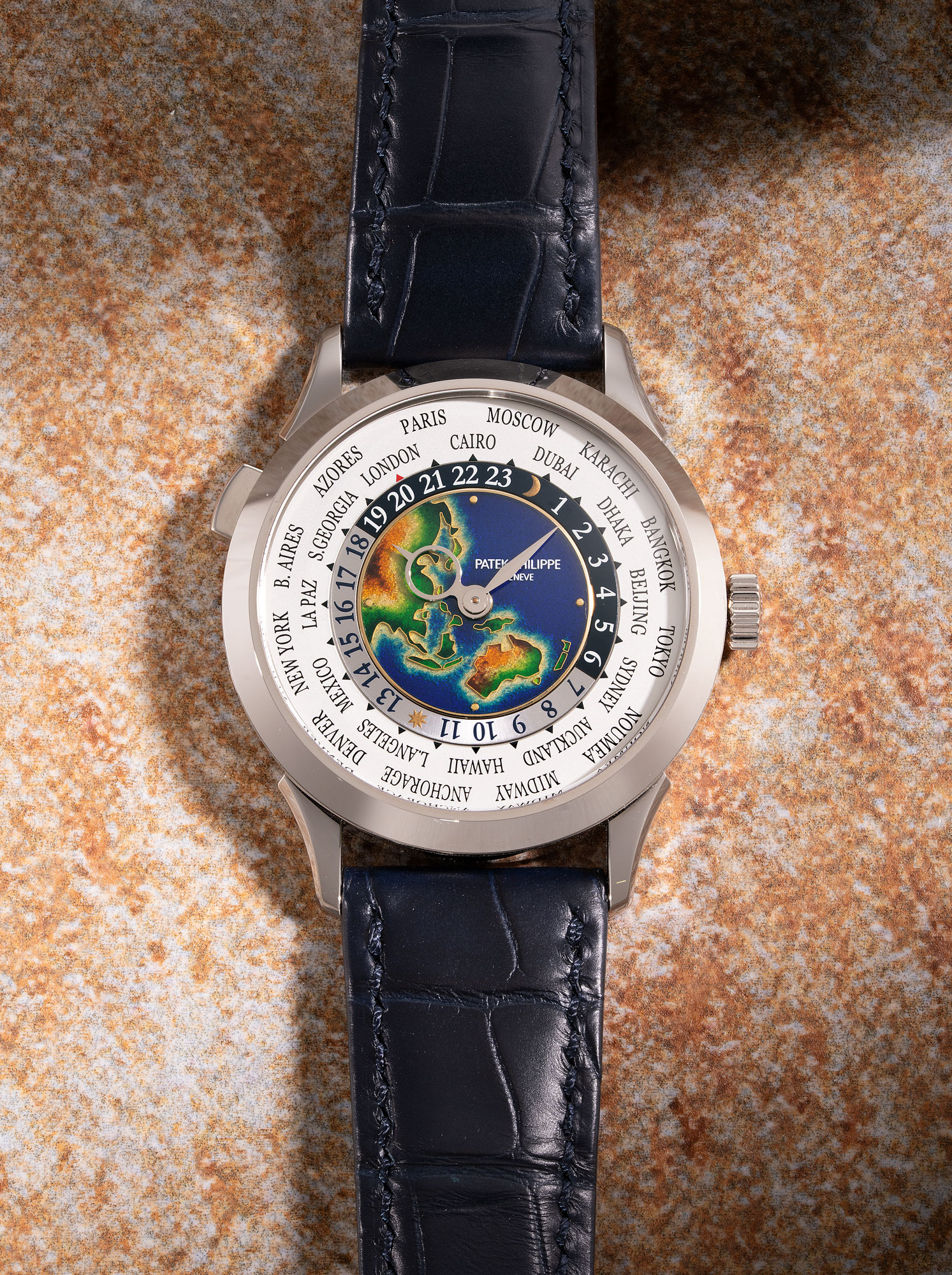<p><strong>PATEK PHILIPPE&nbsp;</strong><em>World Time Ref. 5231G-001 in white gold</em>, HK$450,000-900,000</p>
