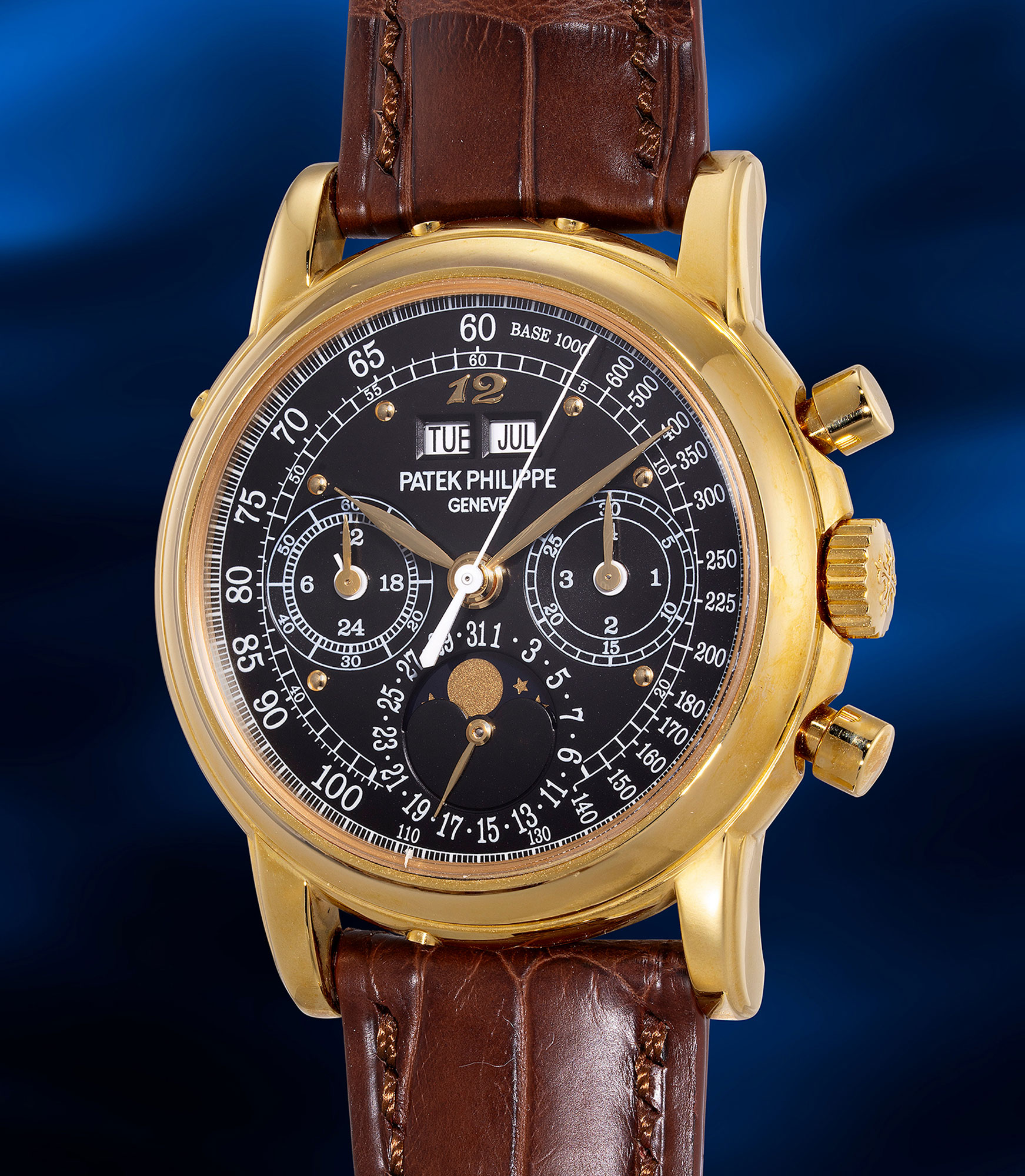 <p><strong>PATEK PHILIPPE</strong> <em>One of only two known Ref. 3970EJ-029 in yellow gold with black dial, Breguet numeral at 12 o&#39;clock</em>, circa 2019</p>
