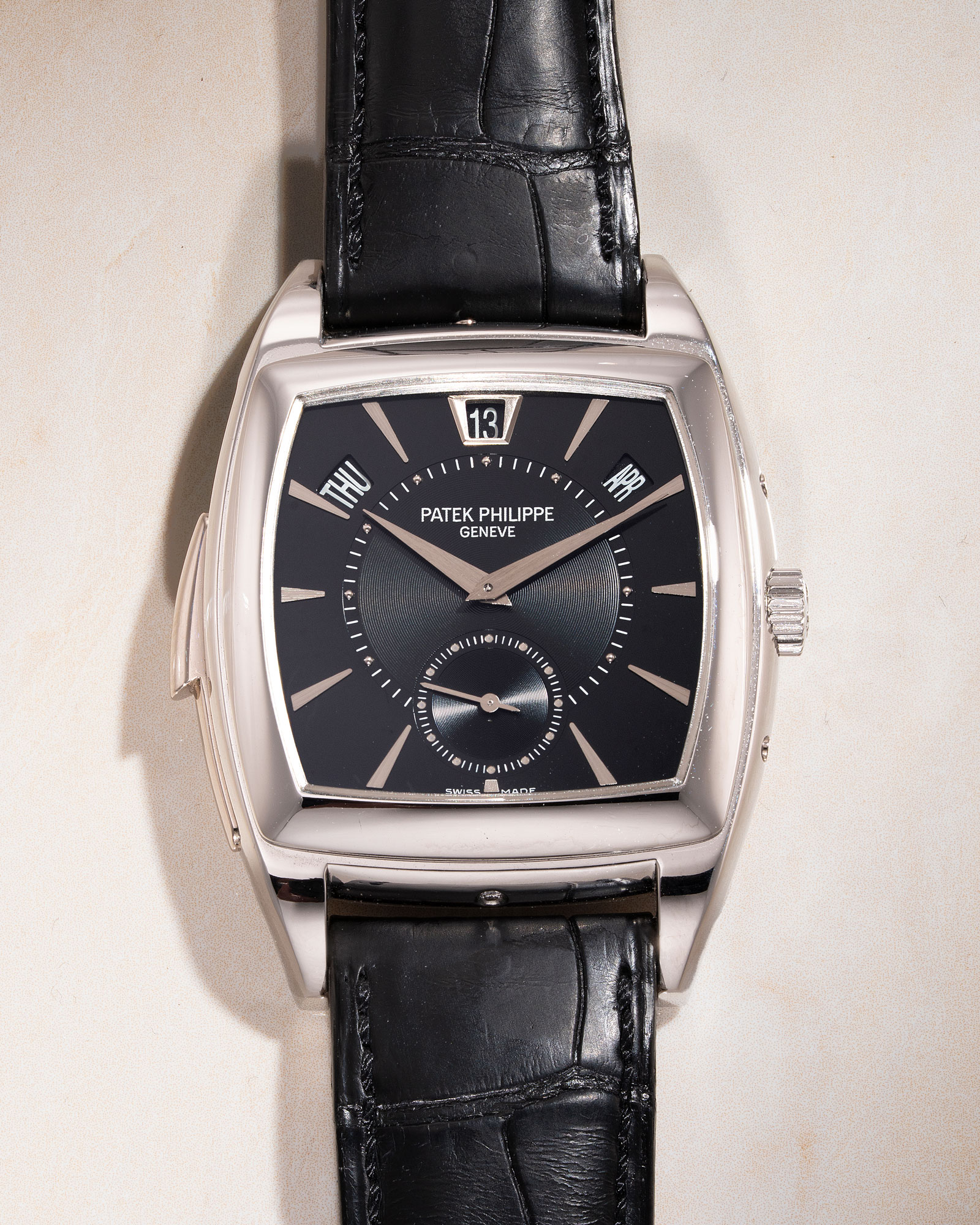 <p><strong>PATEK PHILIPPE</strong>&nbsp;<em>Ref. 5033P-012 in platinum</em>, HK$1,800,000-2,800,000</p>

