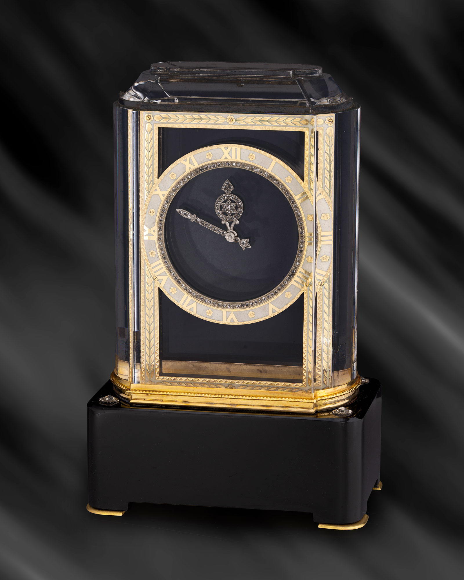 <p><strong>CARTIER</strong>&nbsp;<em>Mod&egrave;le A</em>, A unique, extremely rare and historically important Art Deco mystery clock, HK$2,400,000-4,800,000</p>
