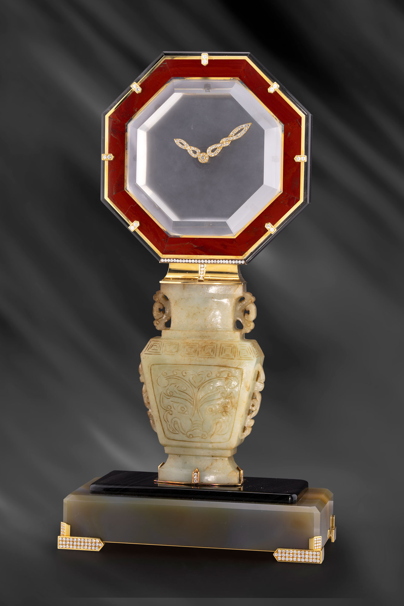 <p><strong>CARTIER</strong>&nbsp;<em>&ldquo;Br&ucirc;l&eacute; Parfum Jade de Nankin&rdquo;</em>, A unique, exceptionally rare, impressive and museum quality mystery clock, HK$400,000-800,000</p>
