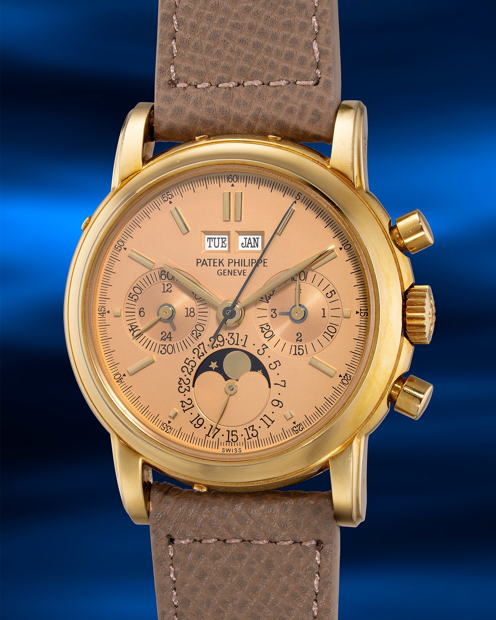 <p><strong>PATEK PHILIPPE&nbsp;</strong><em>3971 Second Series with dor&eacute; dial, Certificate of Origin, setting pin and presentation box</em></p>
