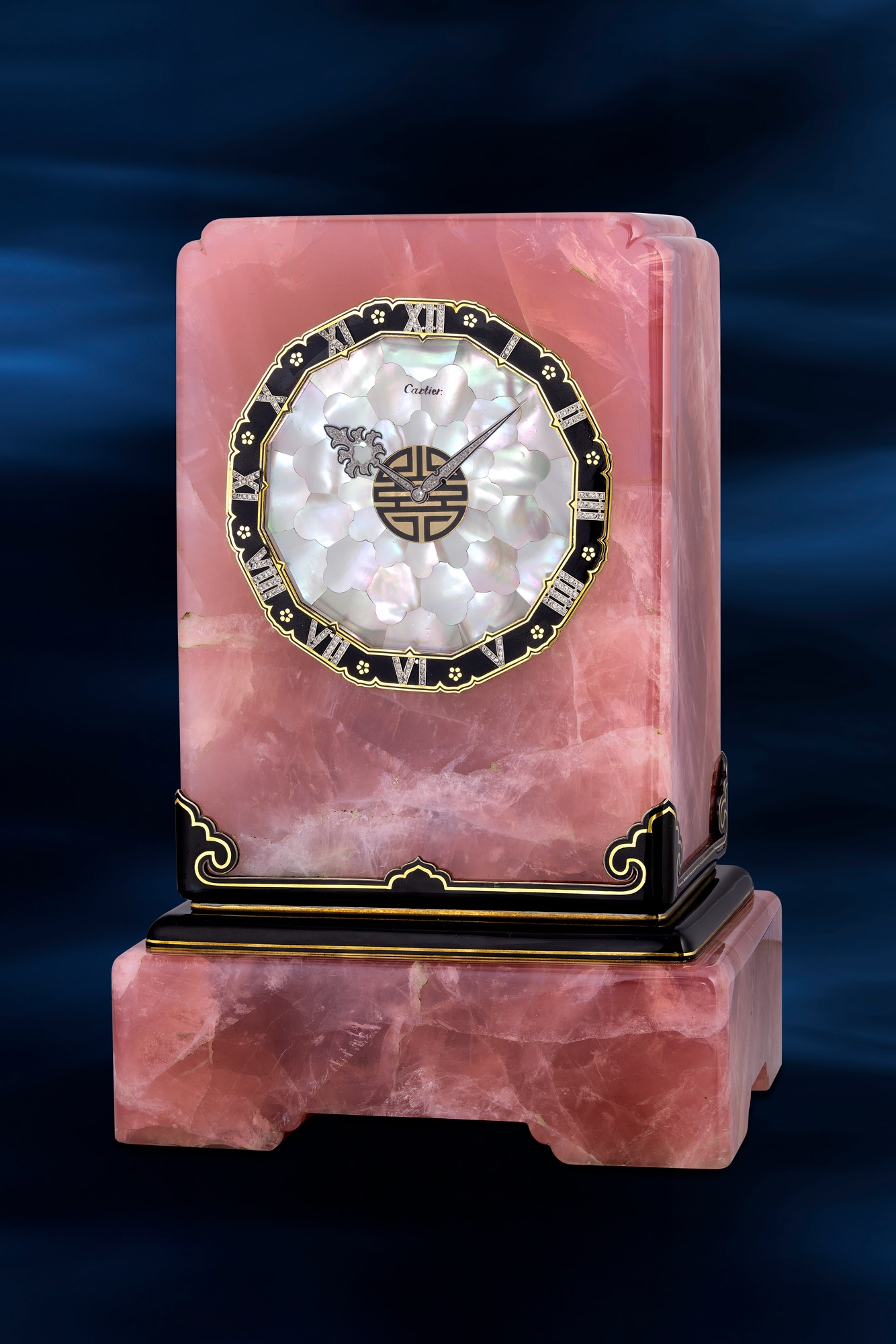 <p><strong>CARTIER</strong> <em>La Pendule Art Deco, a unique, magnificent&nbsp;rose quartz Art Deco desk clock with original key</em></p>
