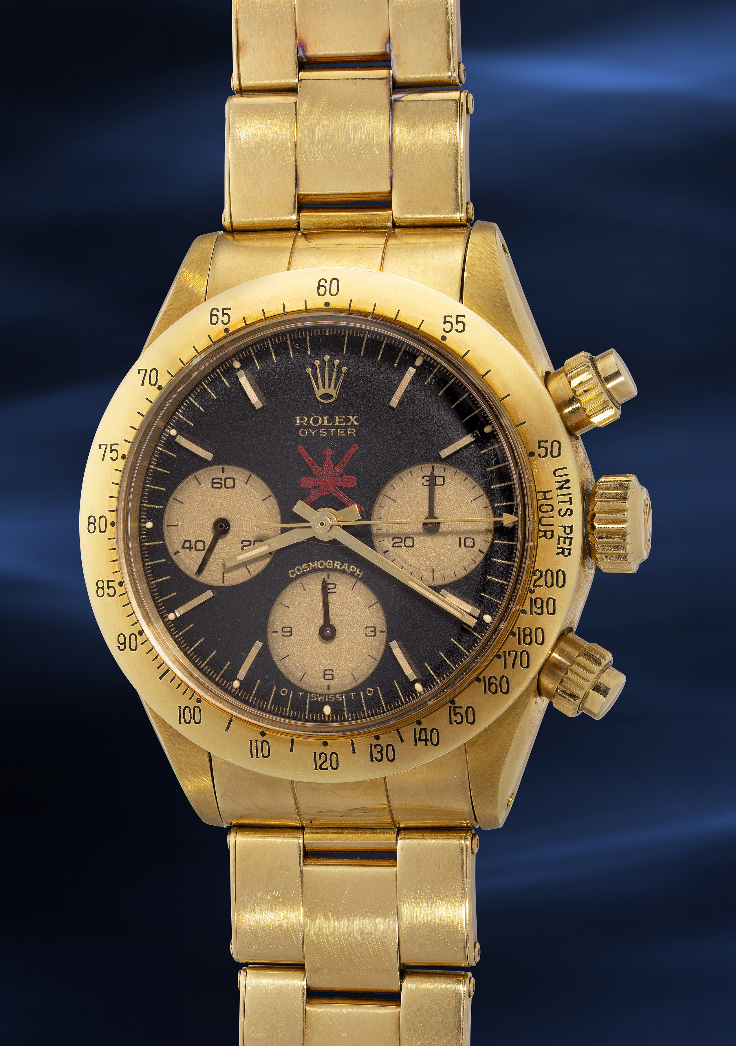 <p><strong>ROLEX</strong> <em>Oyster Cosmograph &ldquo;Oman&rdquo; Ref. 6265 with red &ldquo;Khanjar in yellow gold, retailed by Asprey made for the Sultanate of Oman</em></p>
