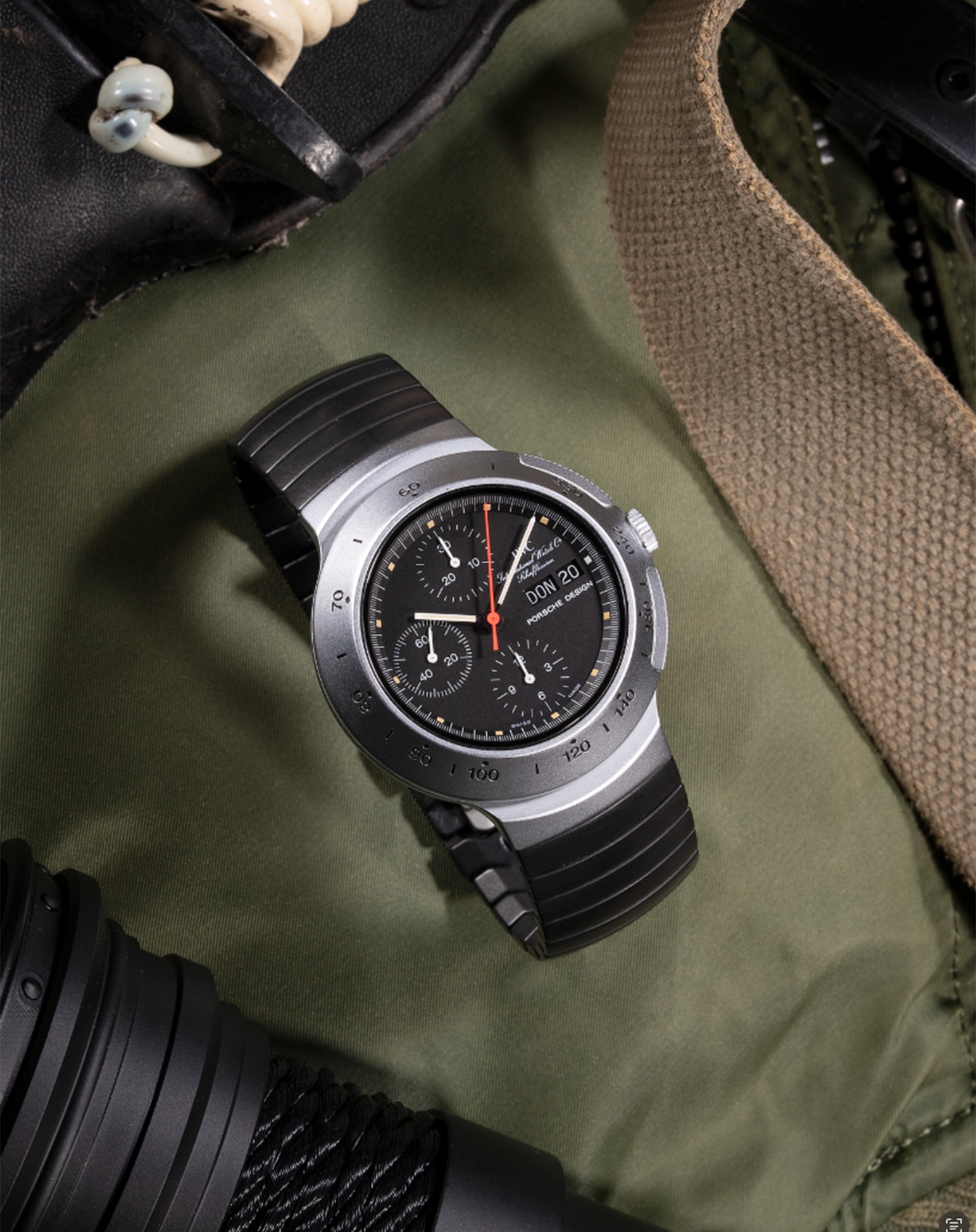 <p><strong>IWC</strong>&nbsp;<em>Porsche Design Chronograph 02, Ref. 3701</em></p>
