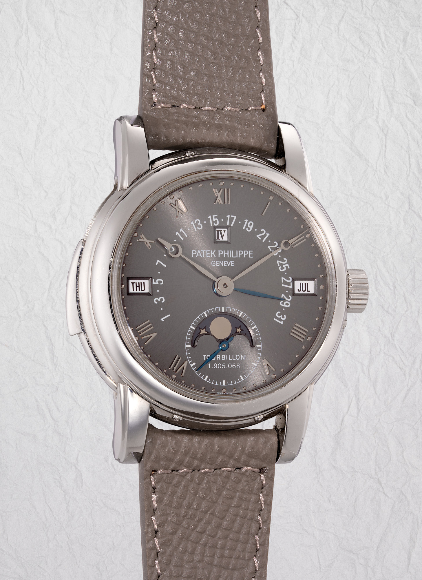 <p><strong>PATEK PHILIPPE</strong> <em>ref. 5016 in platinum</em></p>