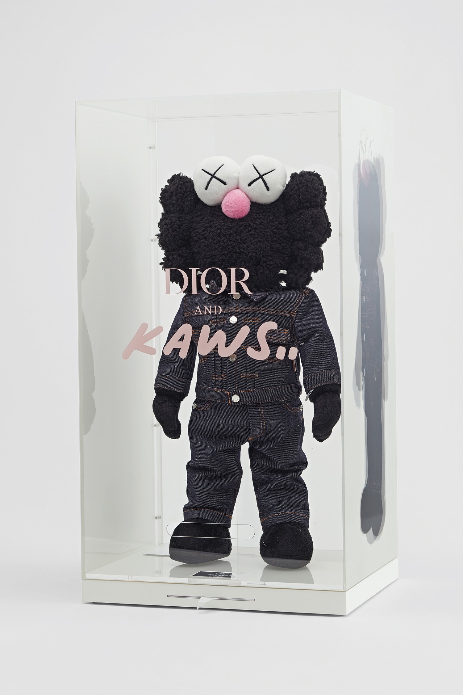 小物 Dior kaws KAWS - KAWS x DIOR Atomizer Statuette for Sale | Artspace