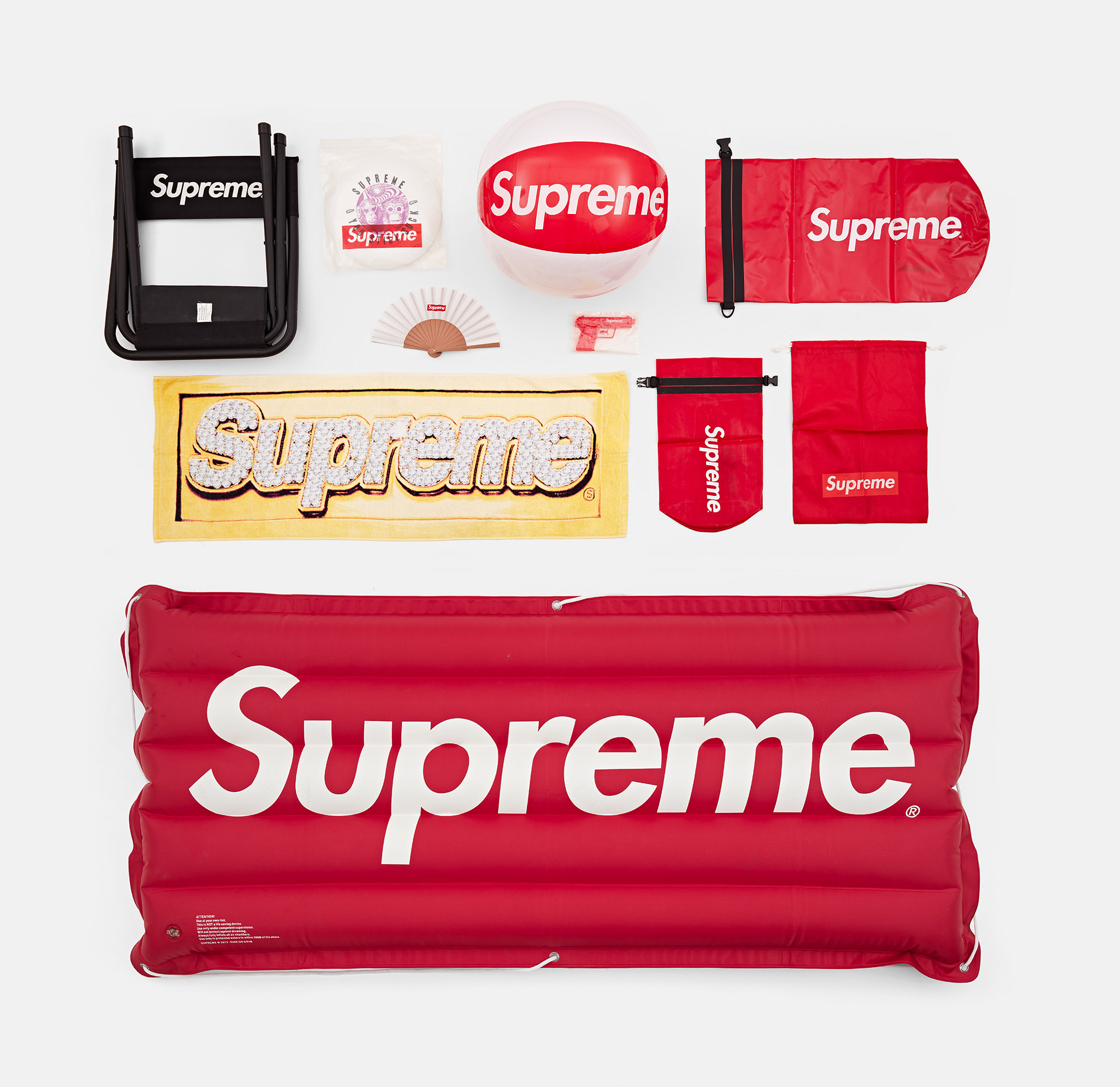 <p><strong>SUPREME </strong>Beach Set</p>
