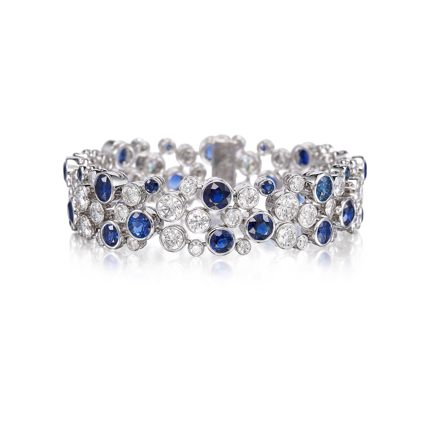 <p><strong>GRAFF</strong>, A Sapphire and Diamond Bracelet</p>