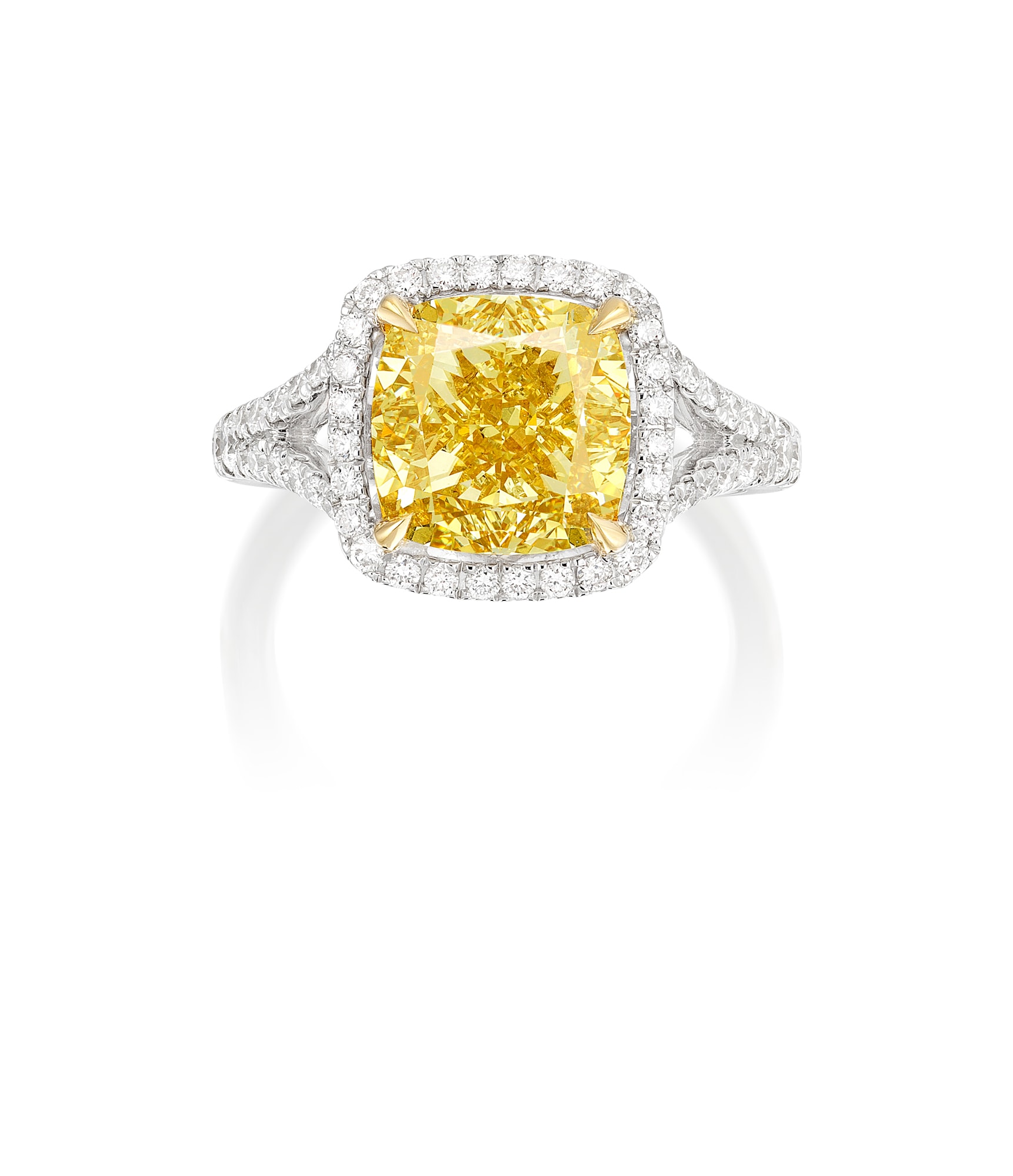 <p>A 5.01 carat Fancy Brownish Yellow Diamond and Diamond Ring</p>
