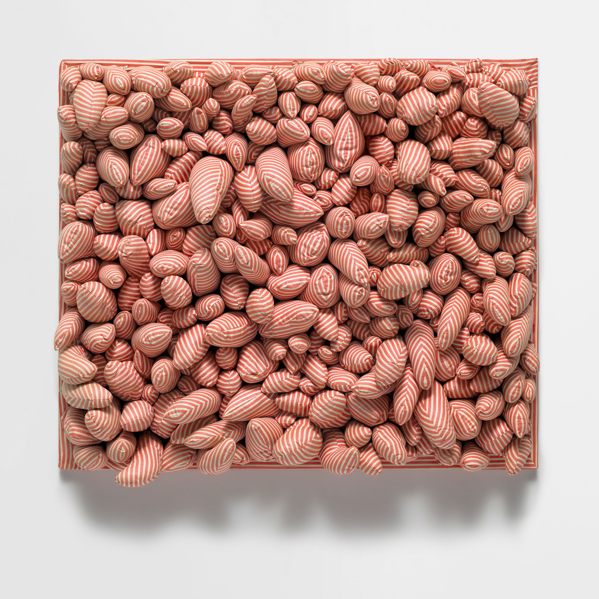 <p><strong>YAYOI KUSAMA </strong><em>Red Stripes,</em> 1965</p>